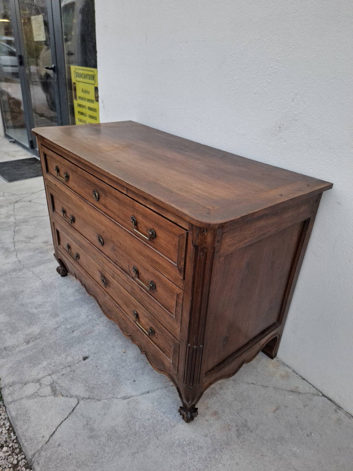 Louis XV style commode in solid walnut, 19th century rustic.