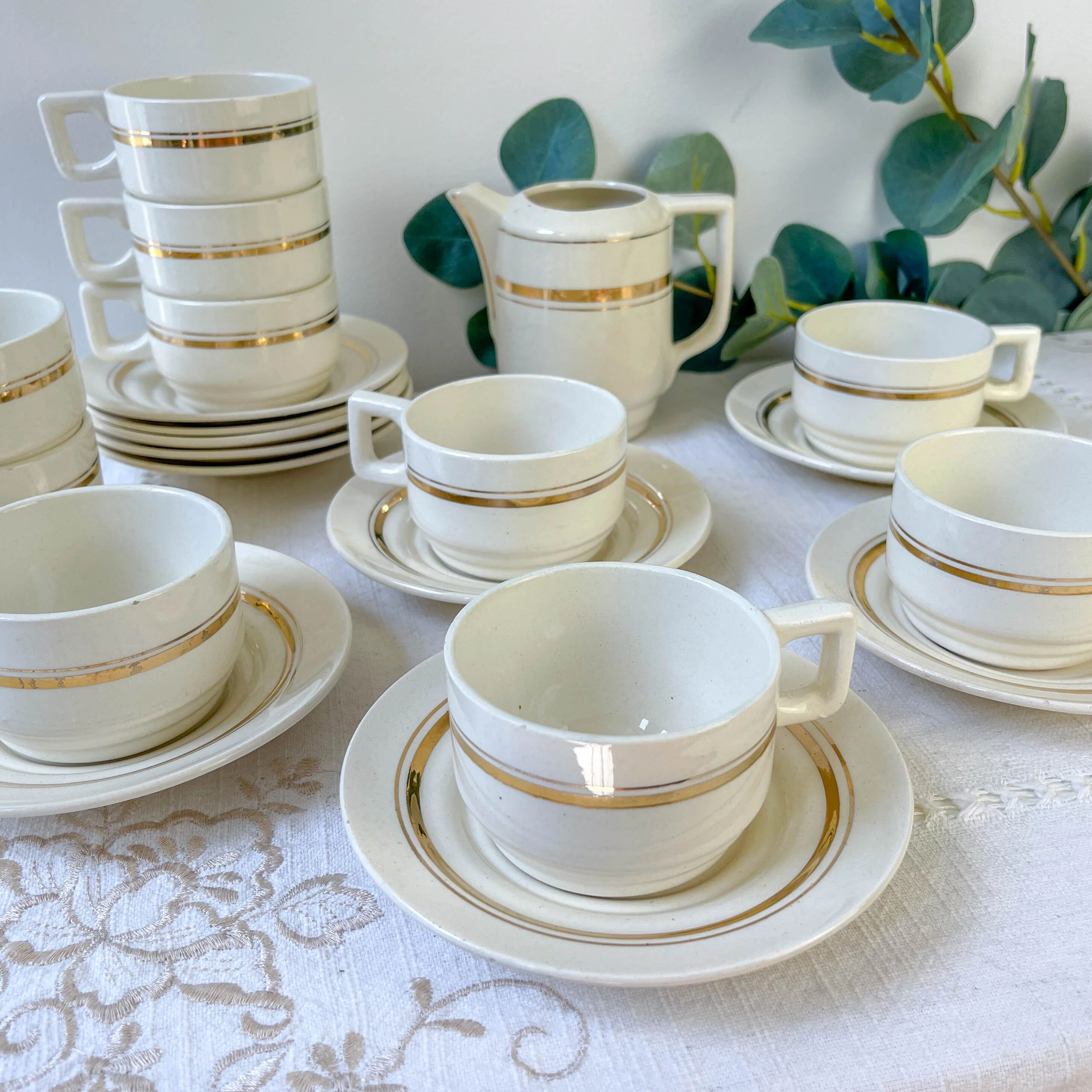 St Amand 10-person coffee service – Vintage white and gold porcelain