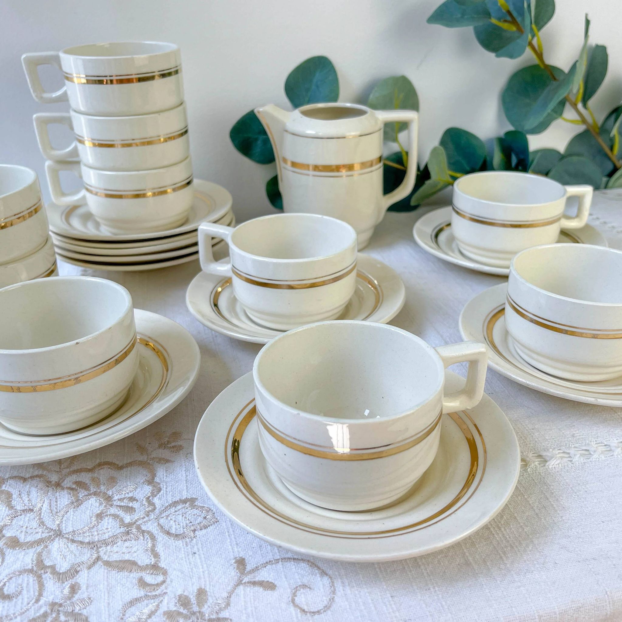 St Amand 10-person coffee service – Vintage white and gold porcelain