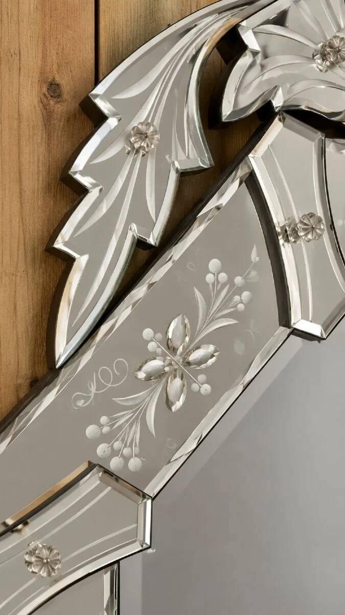 Venetian-style mirror with engraved floral decoration, mid-20th century.