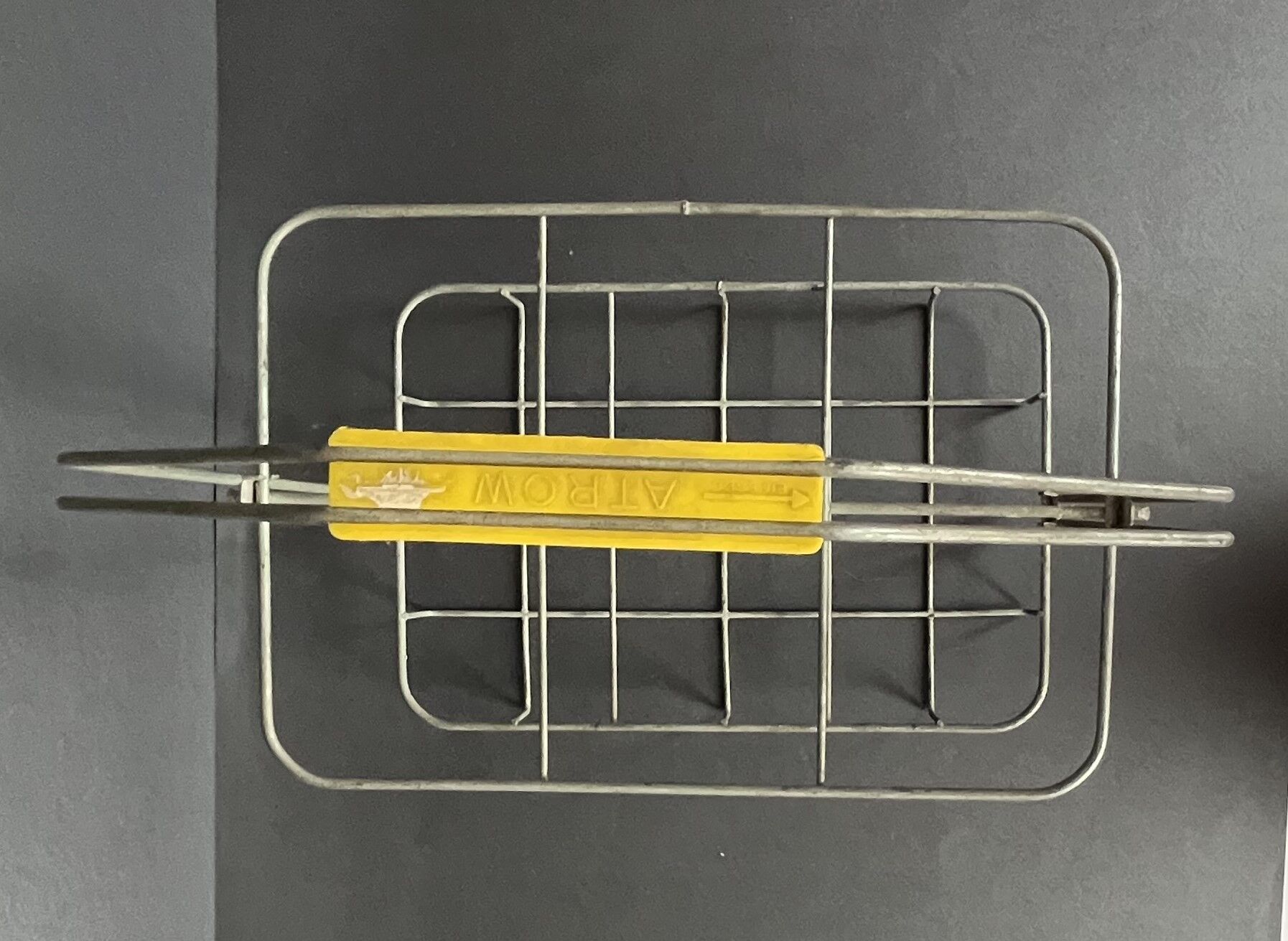 Porte bouteilles métallique vintage