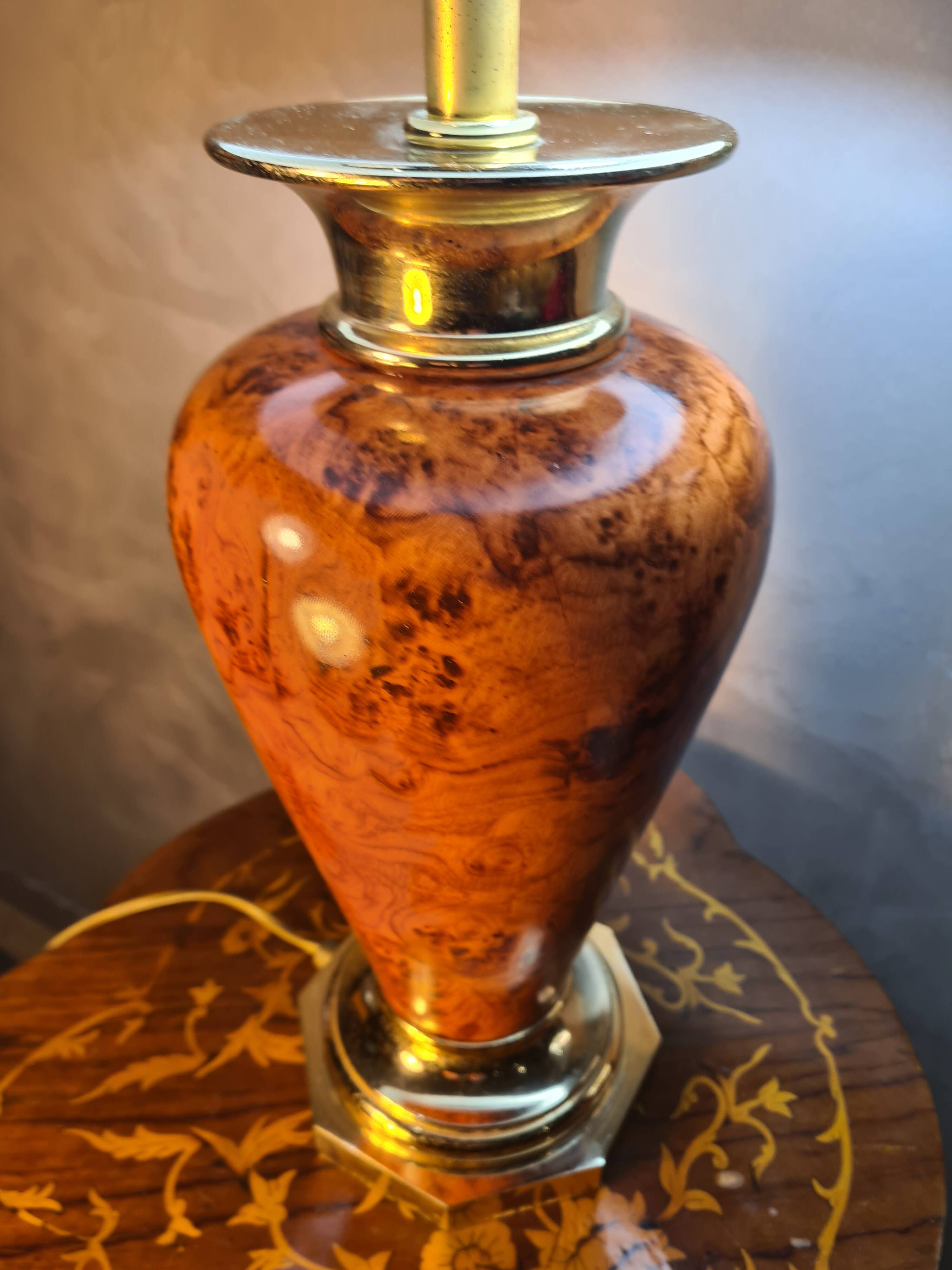 lampe ,,deluxe , lumina vintage 1975 a 80  style faux bois abat jour neuf l