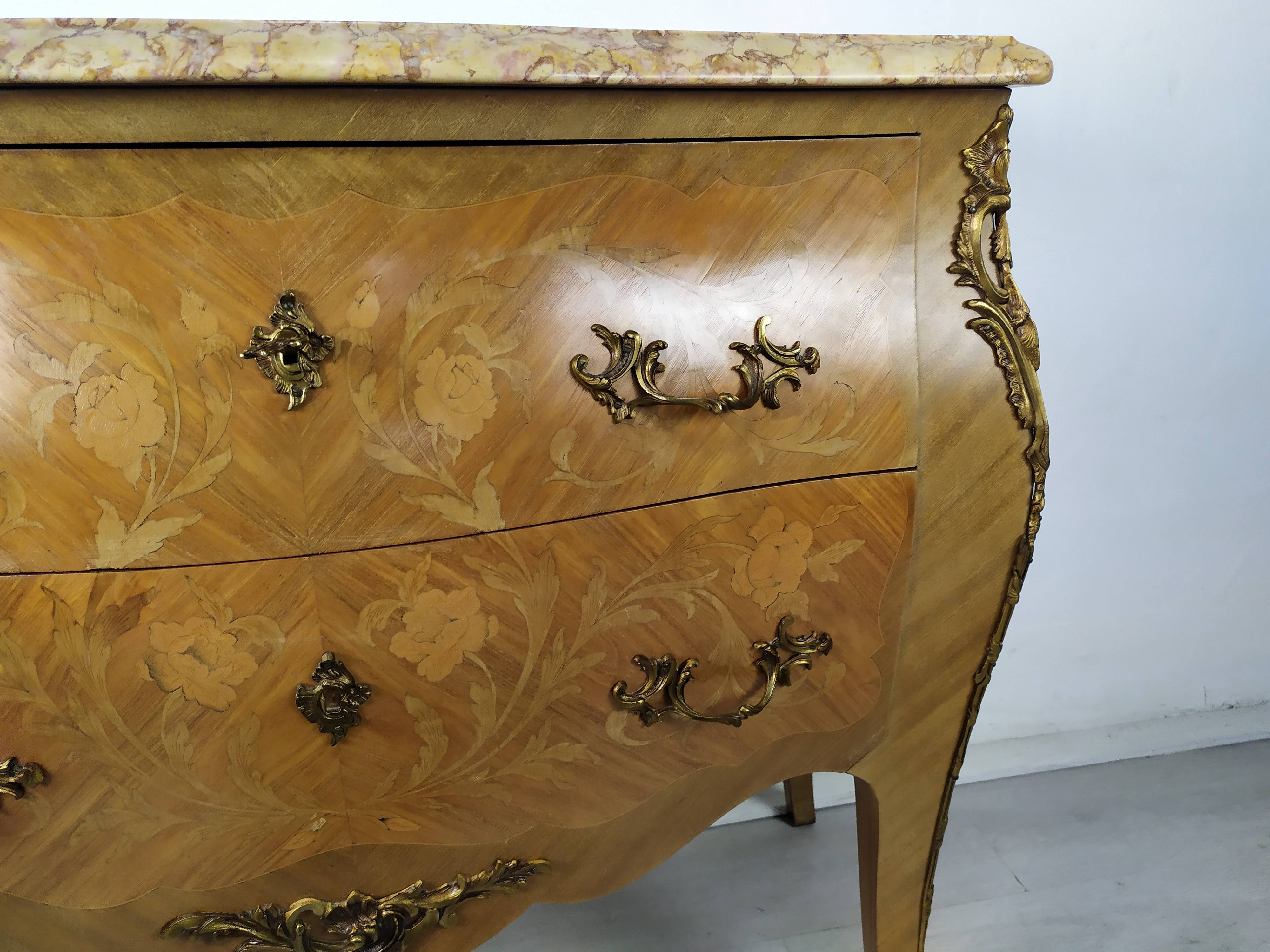 Commode sauteuse galbé Louis XV