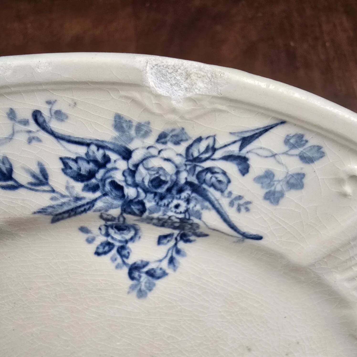 Old Gien plate with carved edges featuring doves and blue flowers, circa 1920-1930.