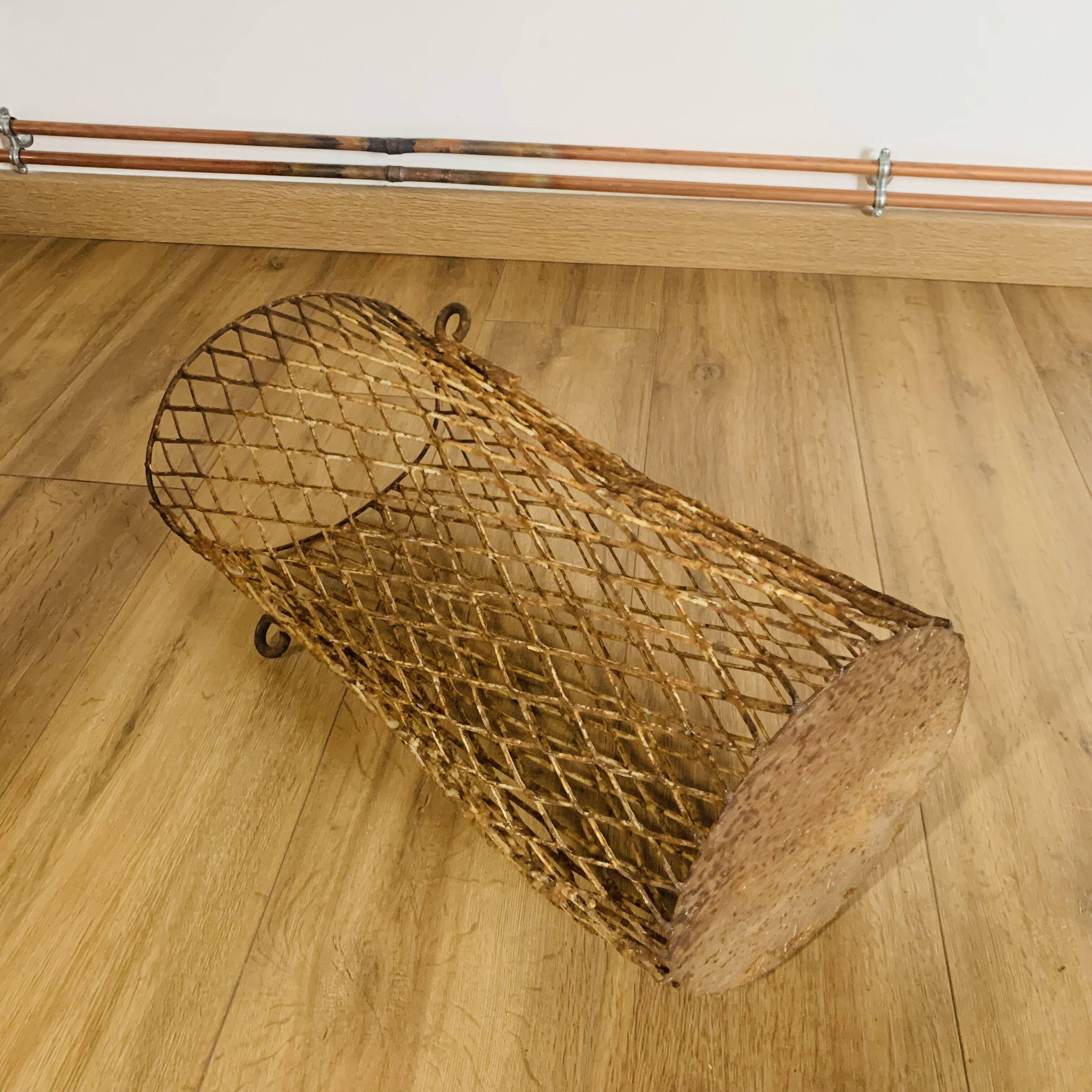 Metal umbrella stand