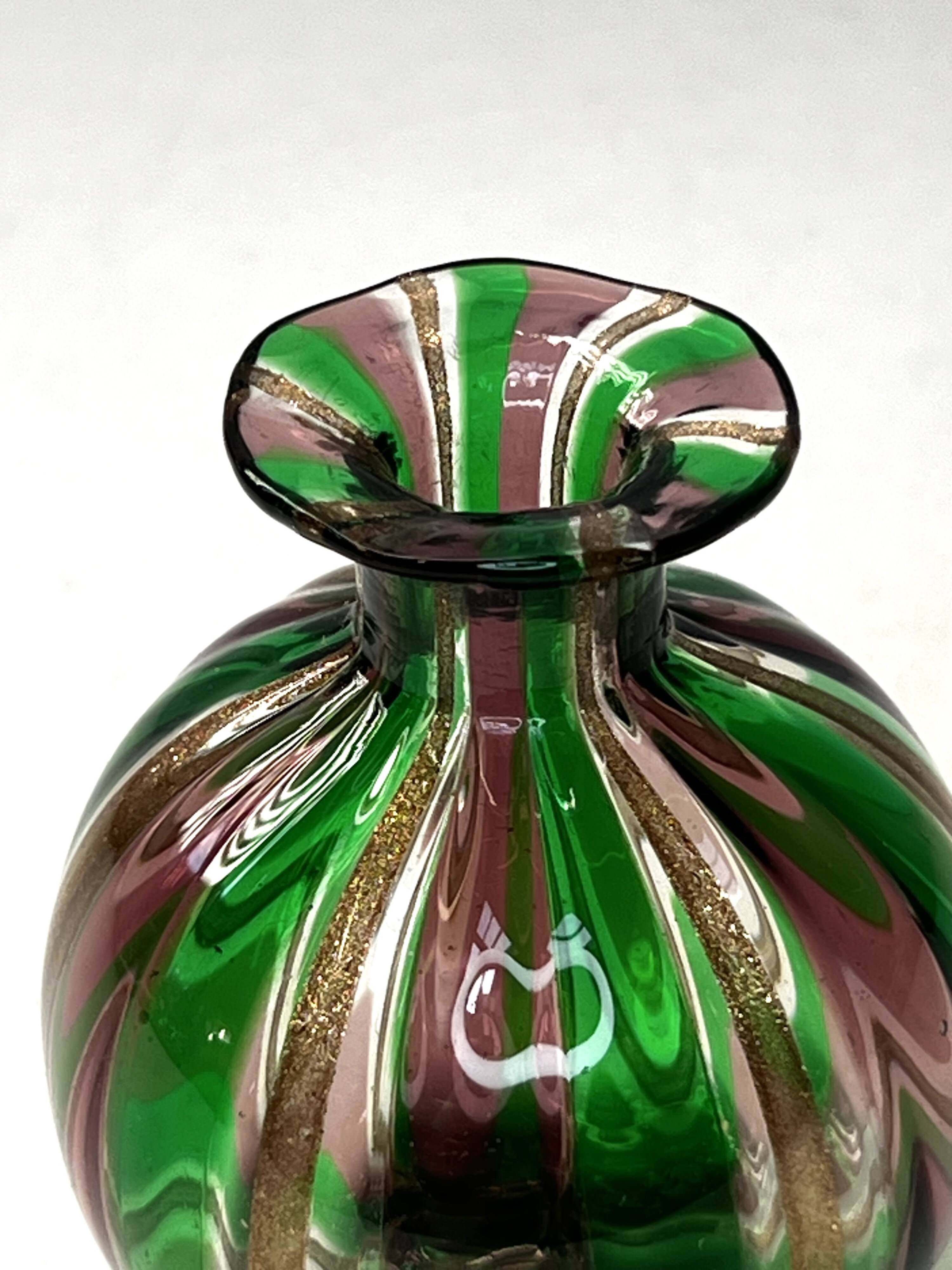 Small contemporary glass vase, 20th century design, murano, italy