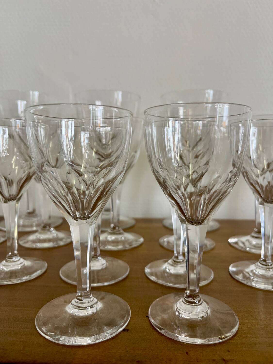 Set of 16 Nestor crystal glasses from Saint Lambert.