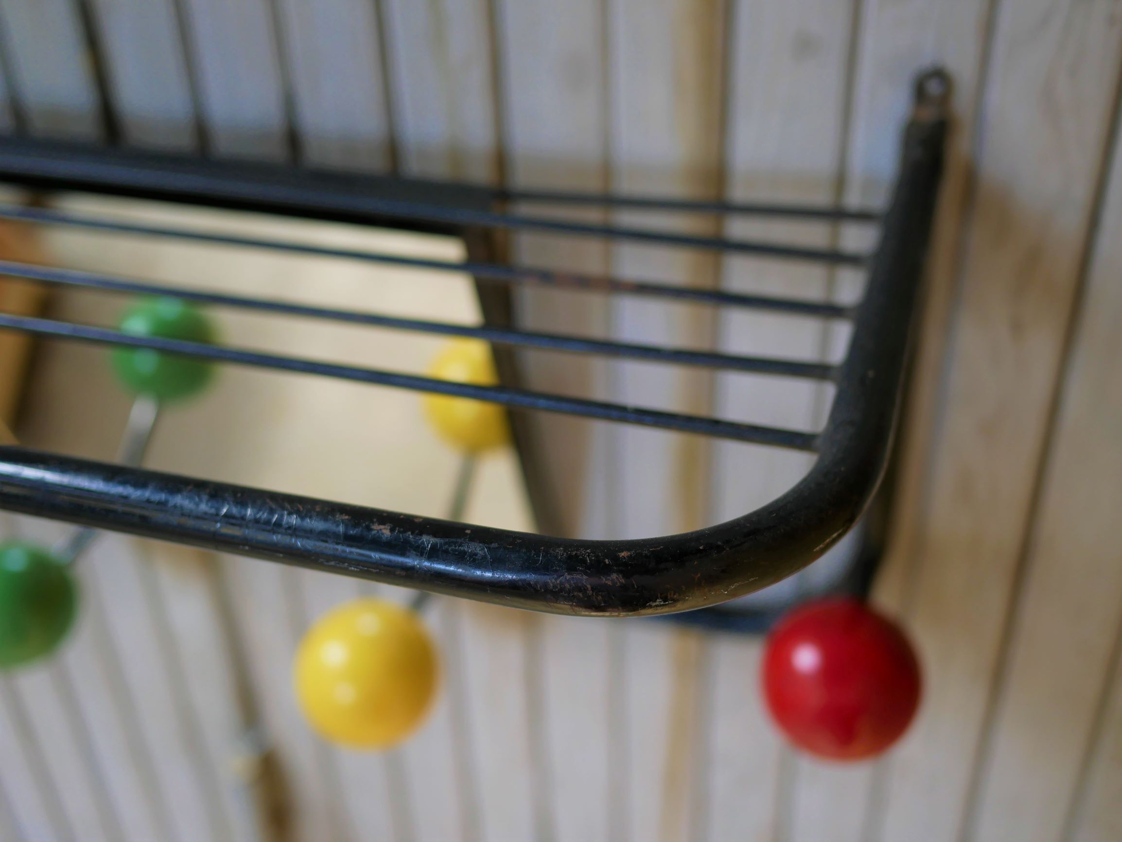Vintage wall coat holder with 4 coloured balls, mirror and shelf
