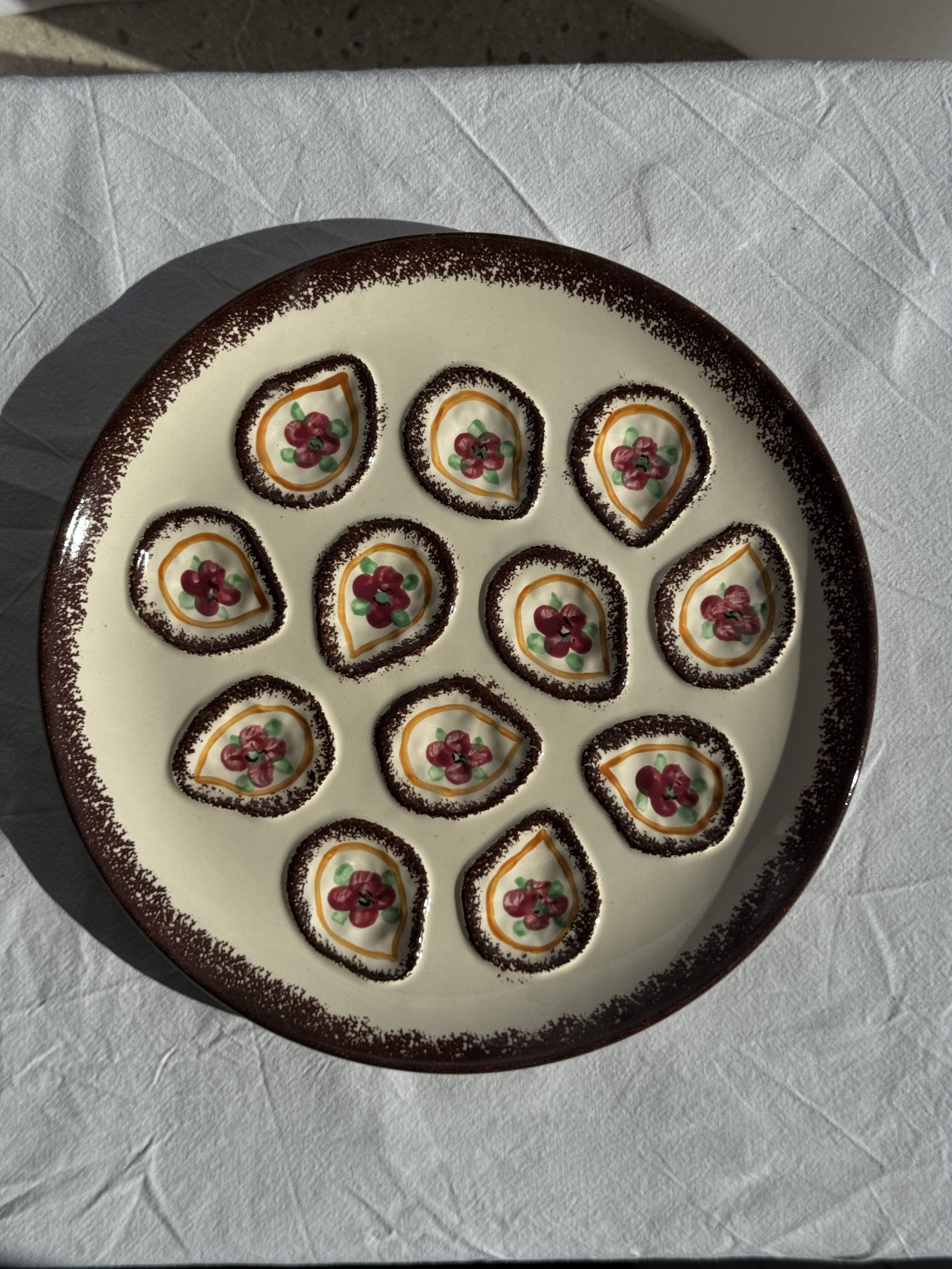 Large circular platter with compartments for shellfish, molluscs, and oysters.