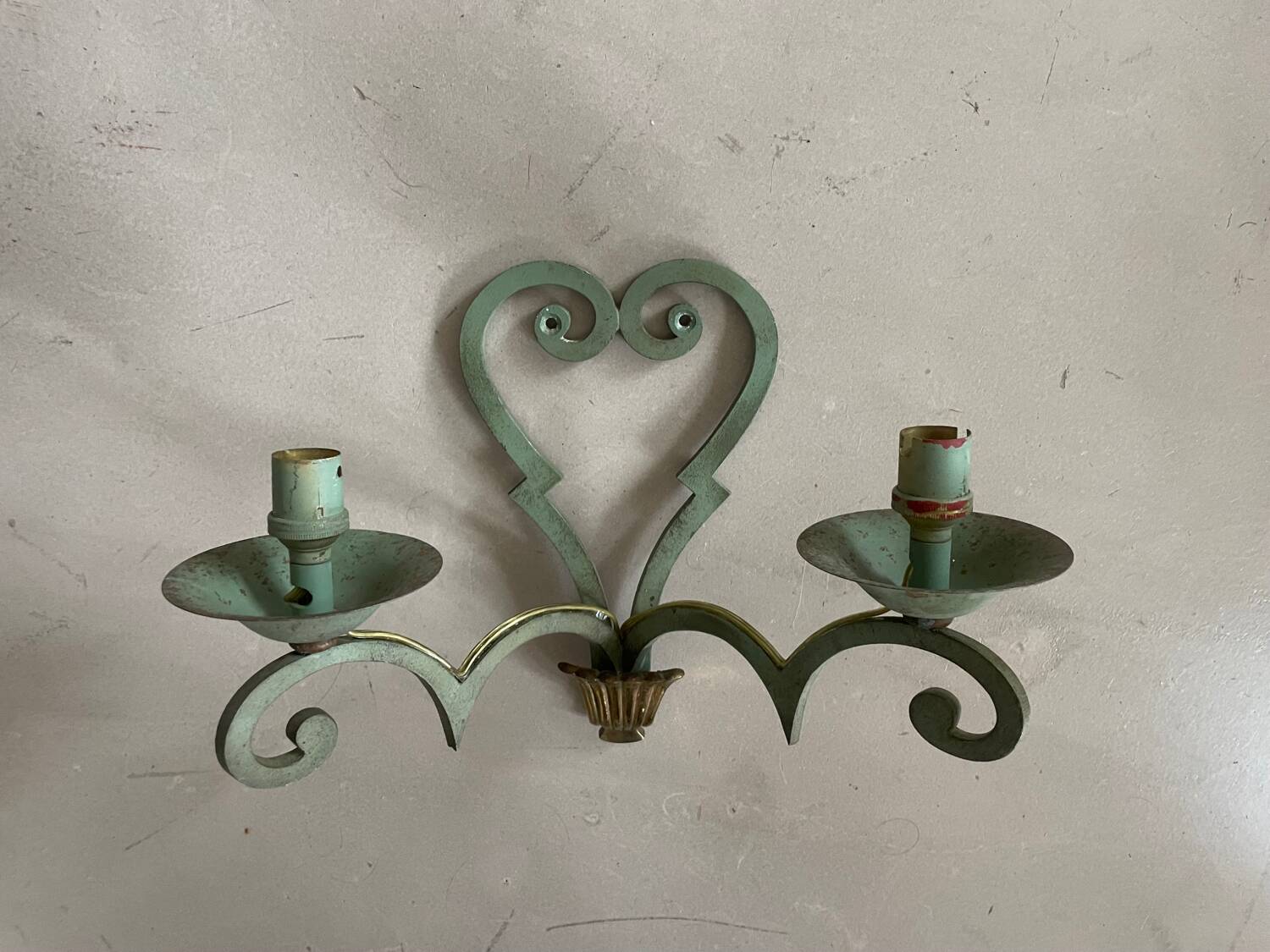 Applique en métal ancienne