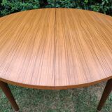 Round table expandable dining table