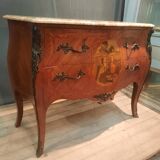 Commode en marquetterie de style Louis XV