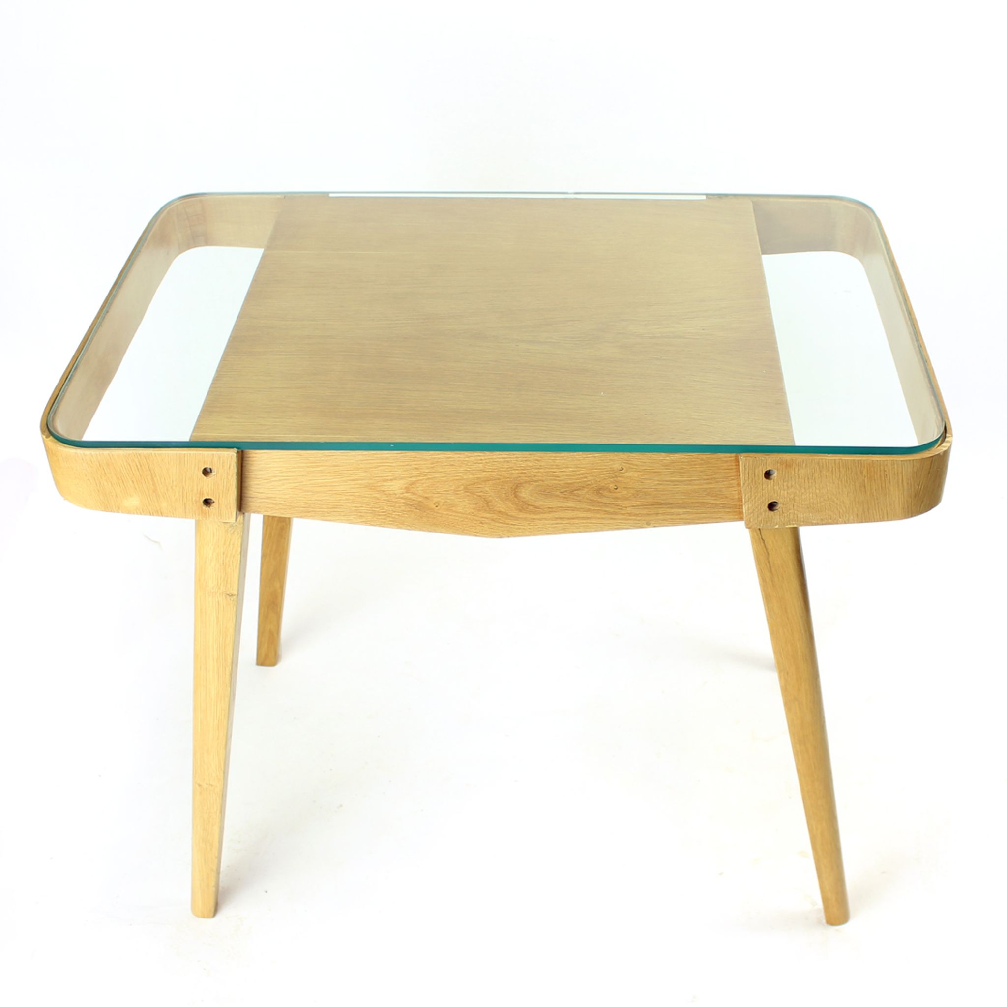 Table basse du milieu du siècle en chêne et verre, Tchécoslovaquie Années 1960