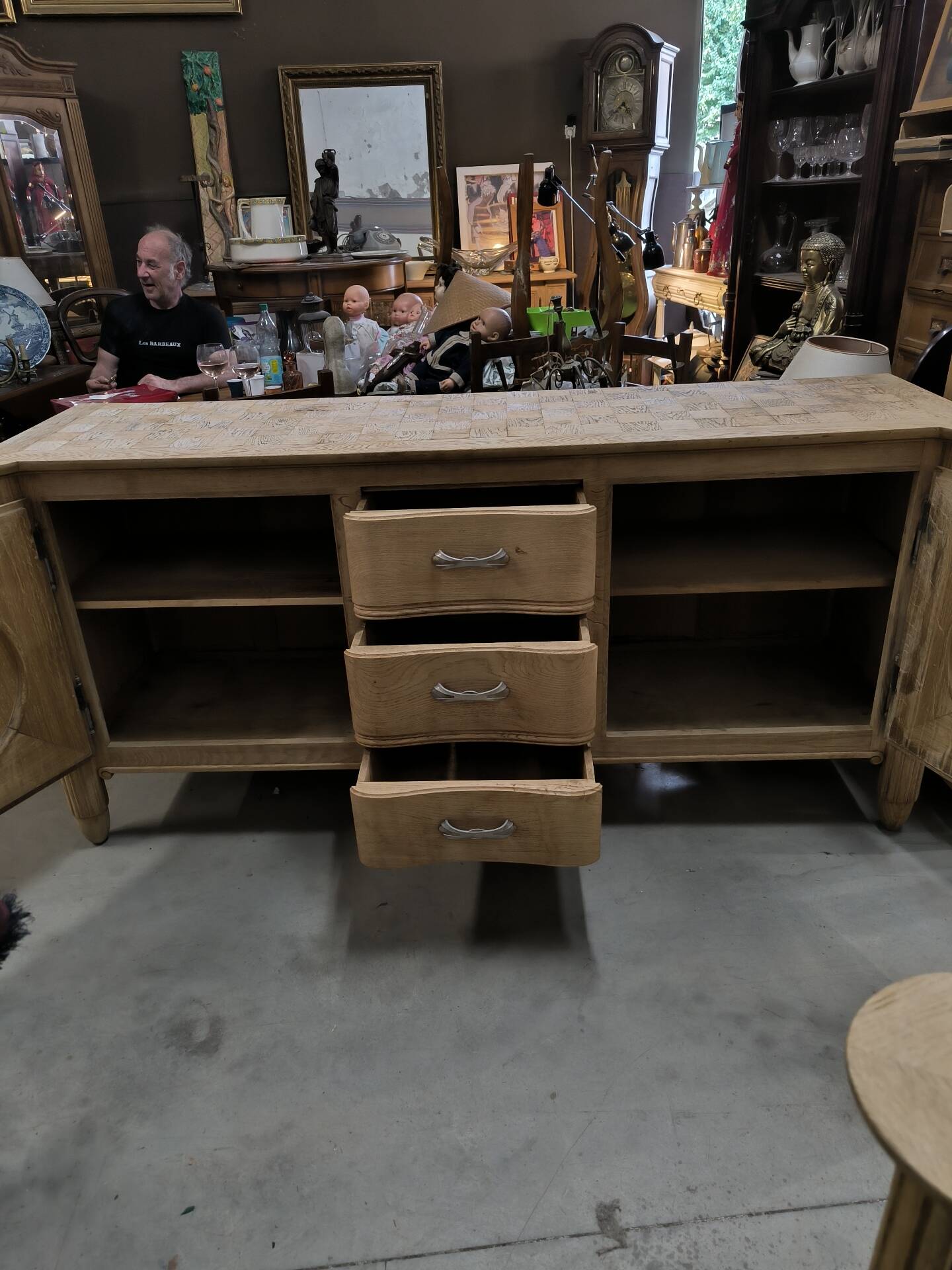 Large buffet in the Arts Décoratifs style, made of natural solid oak.