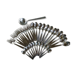 Ménagère ancienne en