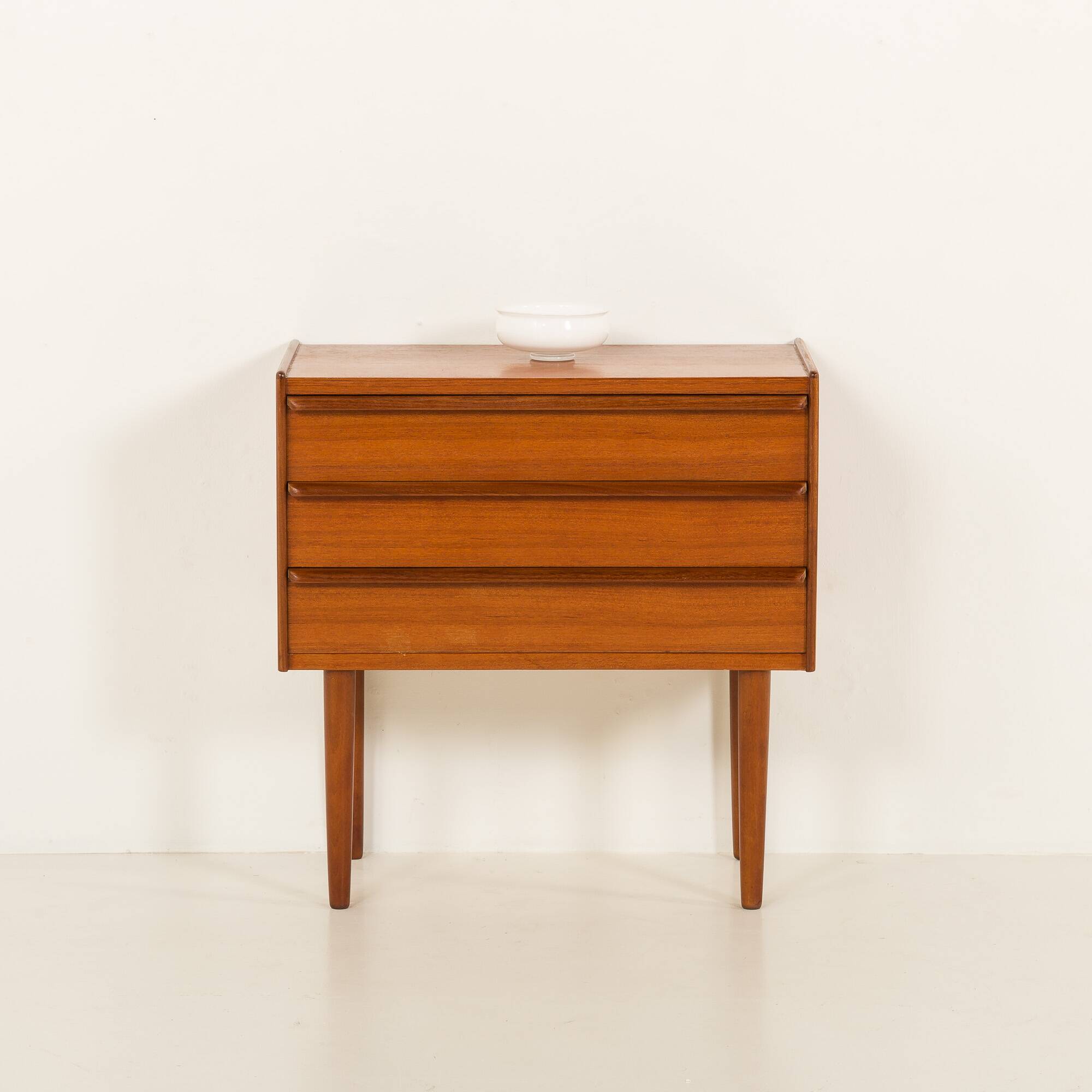 Small Danish chest of drawers in teak, 1960s