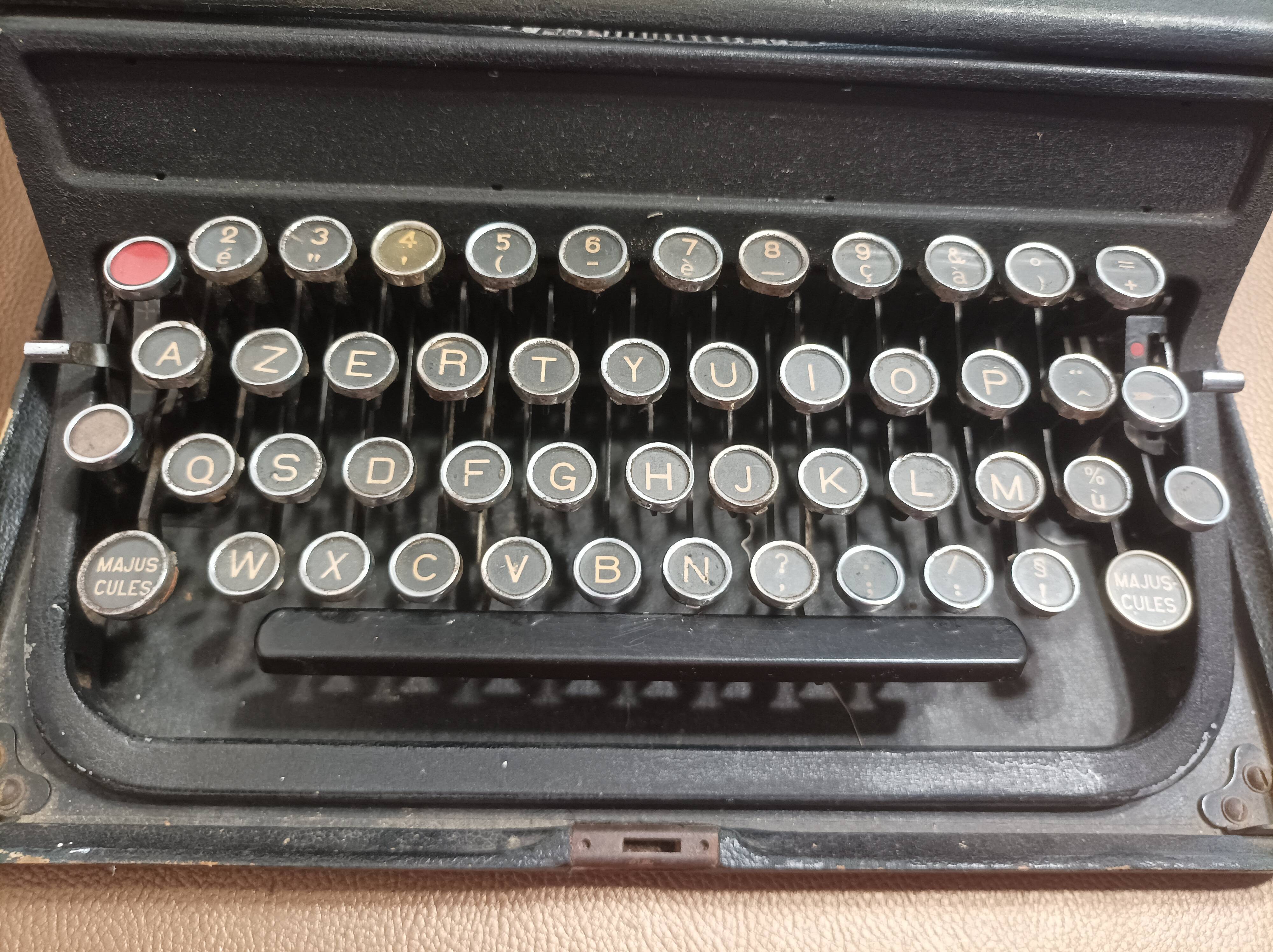 Old typewriter Olivetti Studio 42 40s/50s