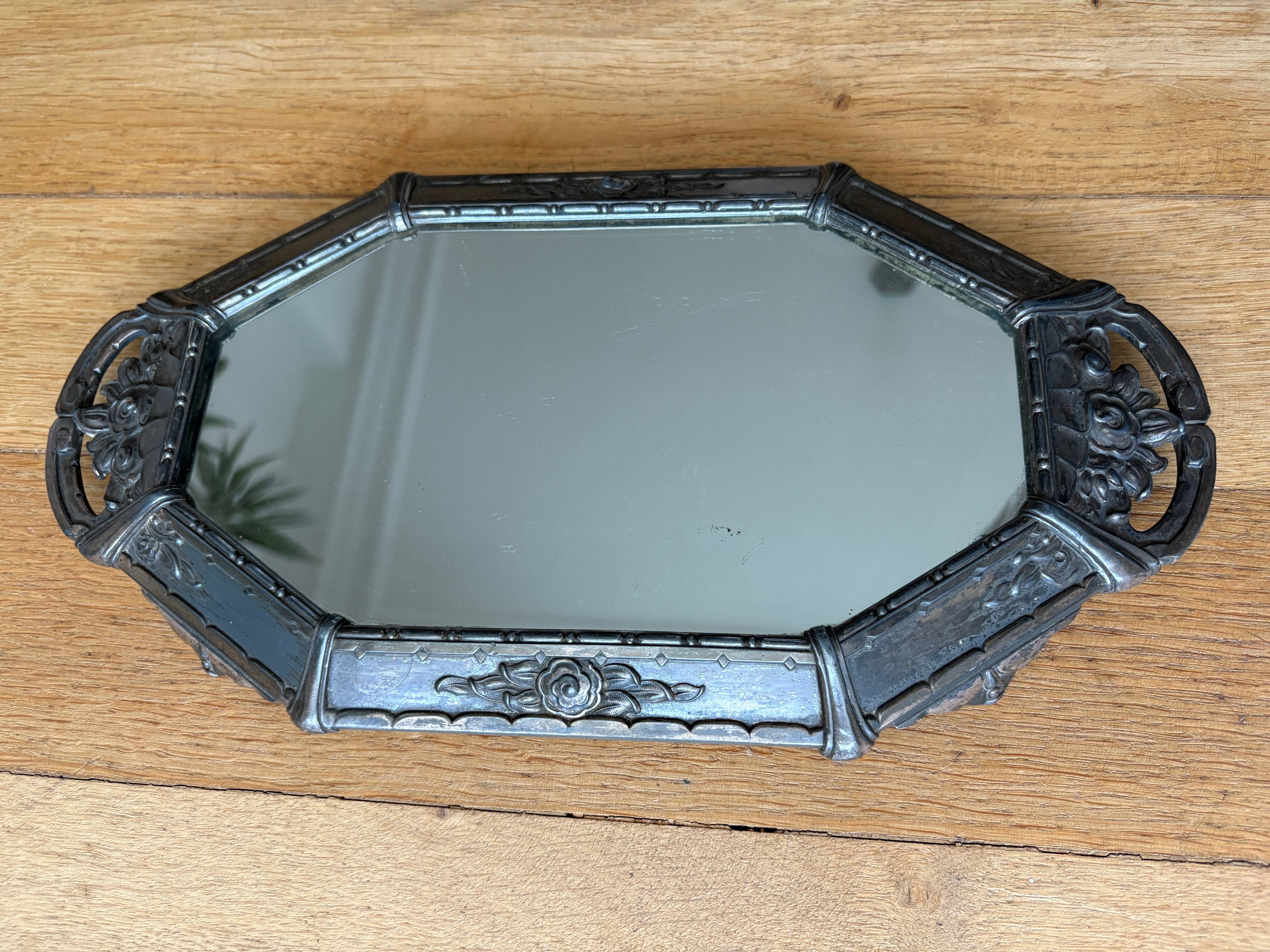 Art Deco mirrored centerpiece