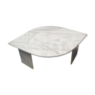 White Carrara marble coffee table with gray veins in the shape of an eye circa 1970