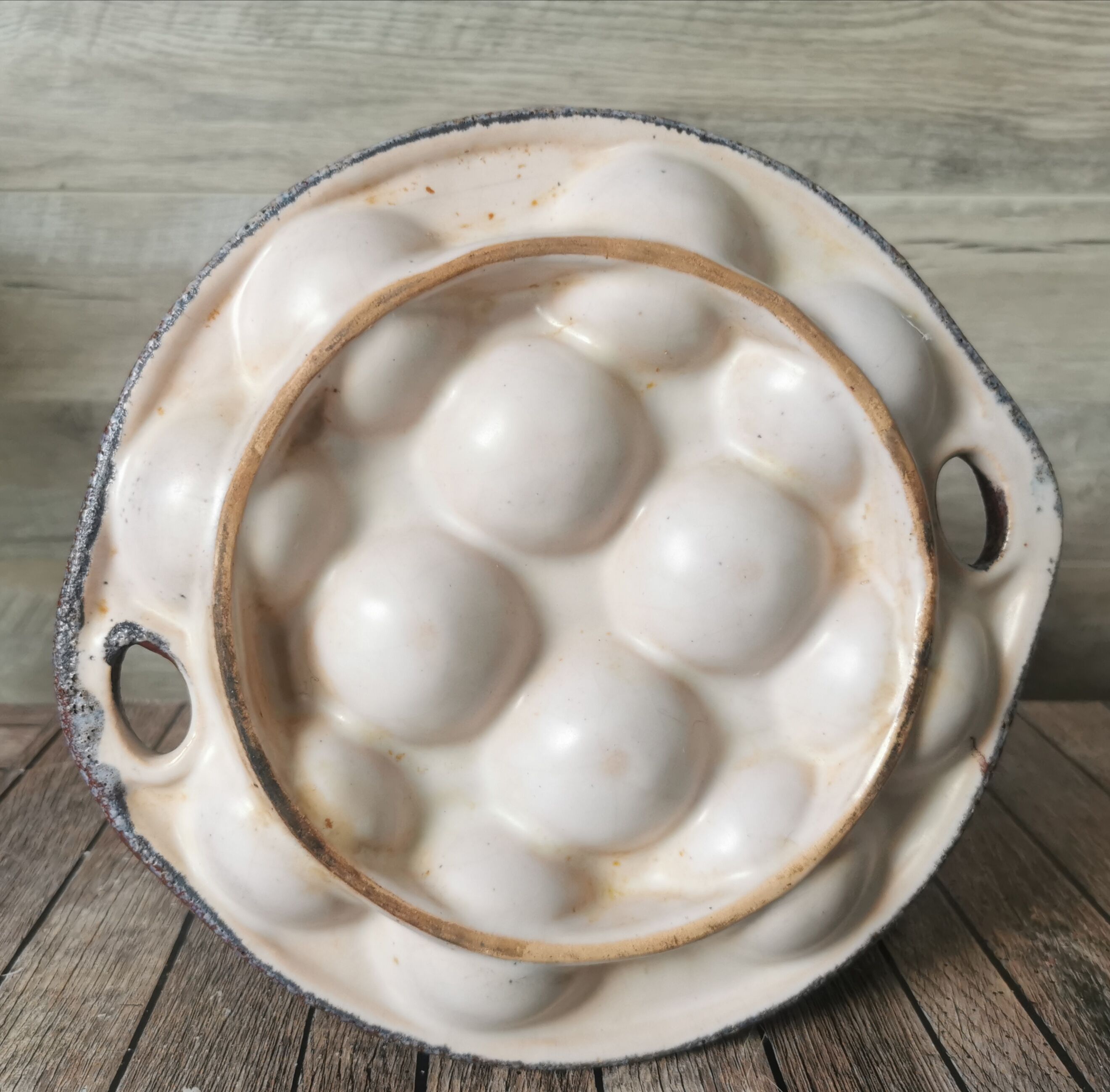 6 glazed ceramic snail plates