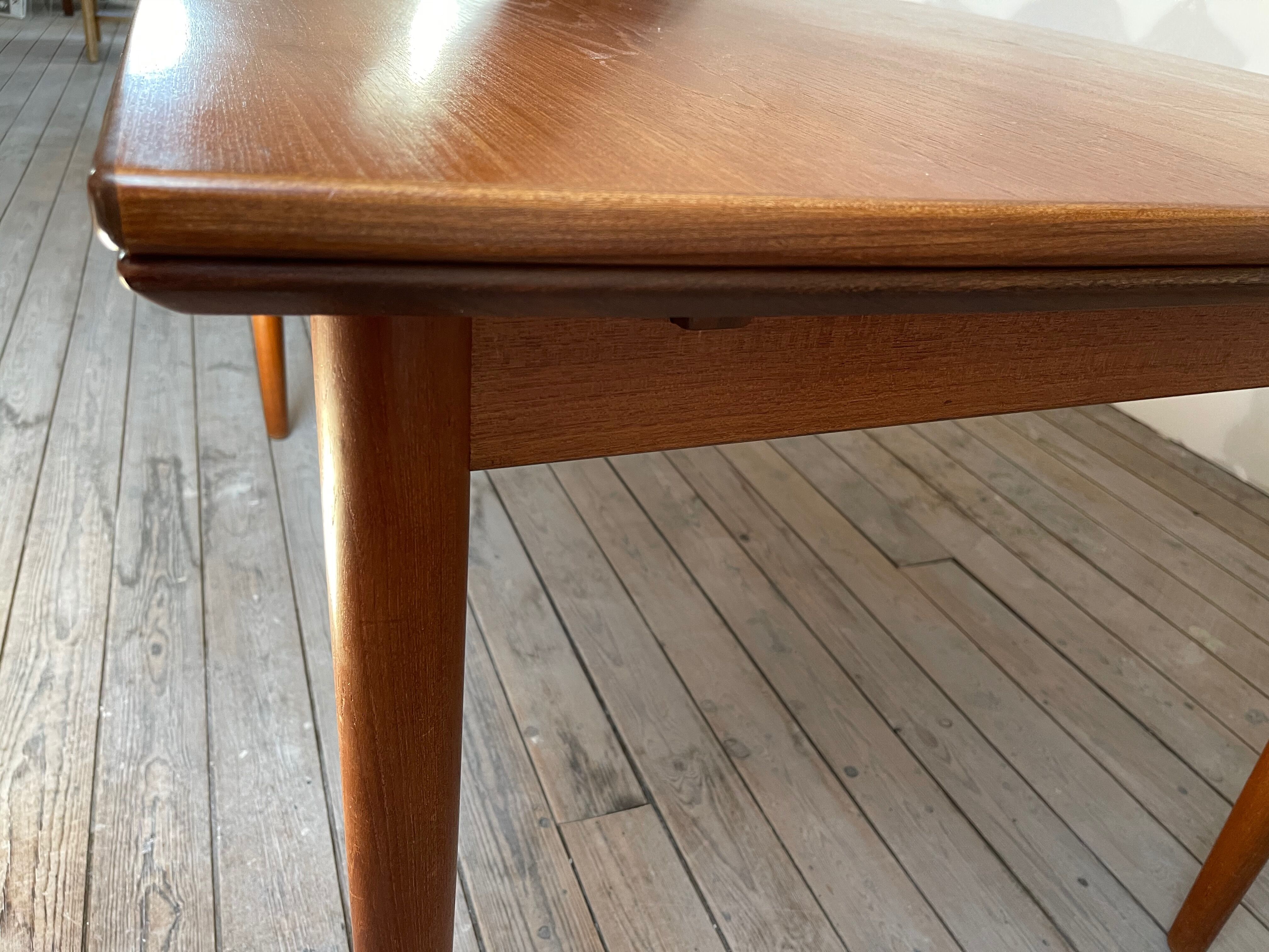 Scandinavian table in tack