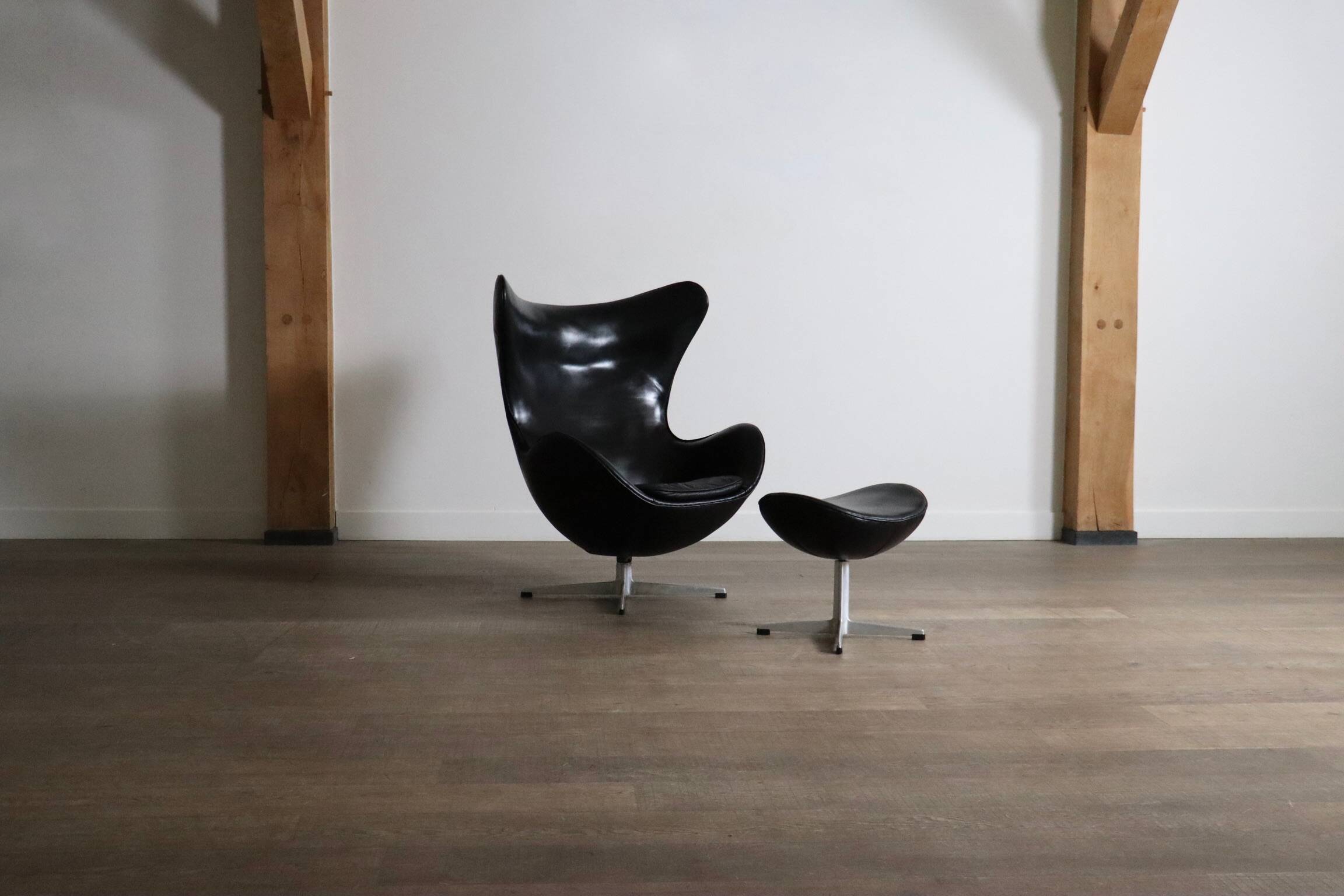 "Egg" armchair with ottoman, designed by Arne Jacobsen for Fritz Hansen, Denmark, 1963