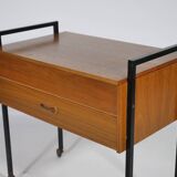 Commode à tiroirs en teck des années 1960 Boîte à couture à roulettes