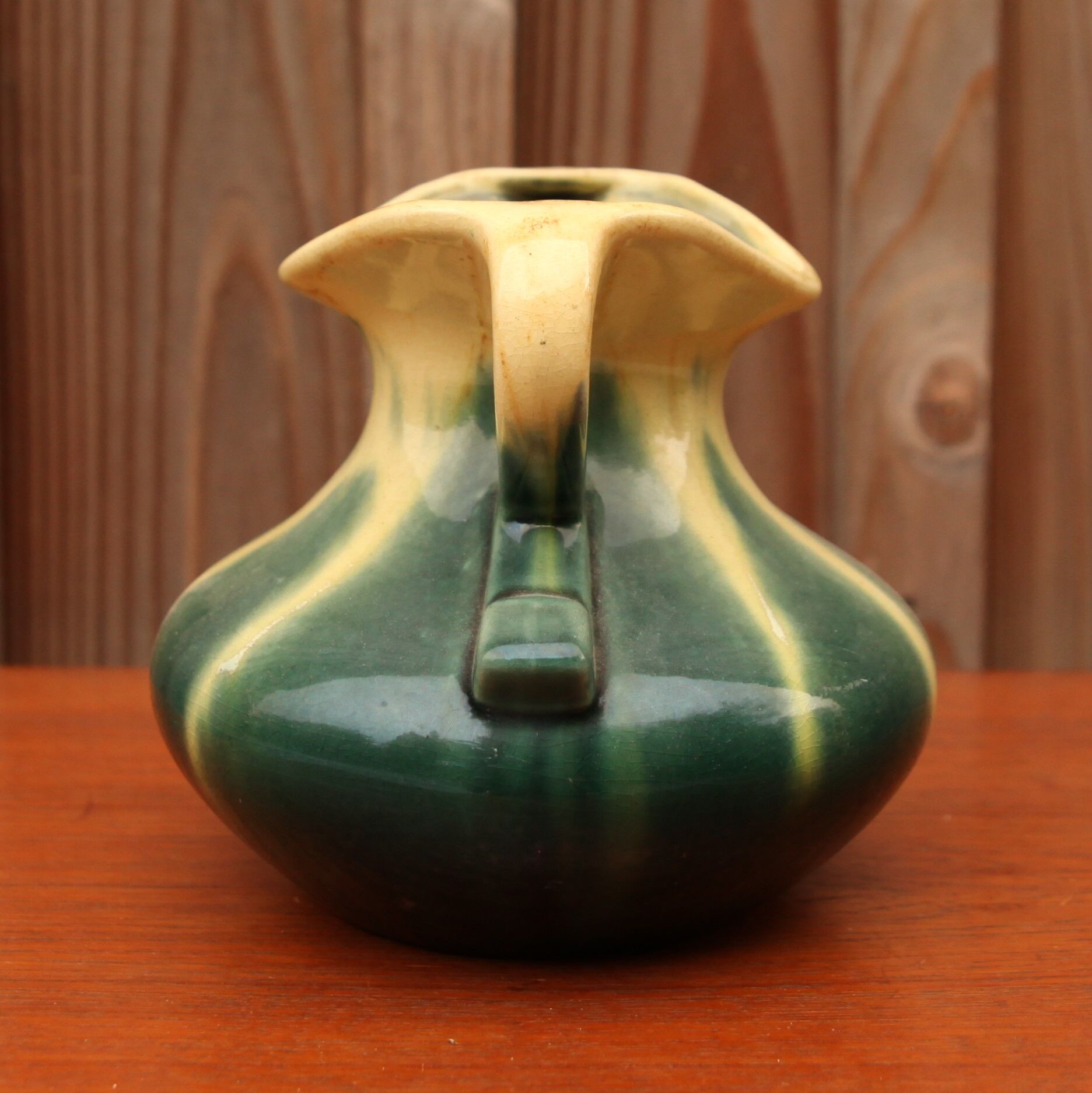 Ceramic vase with Thulin handle