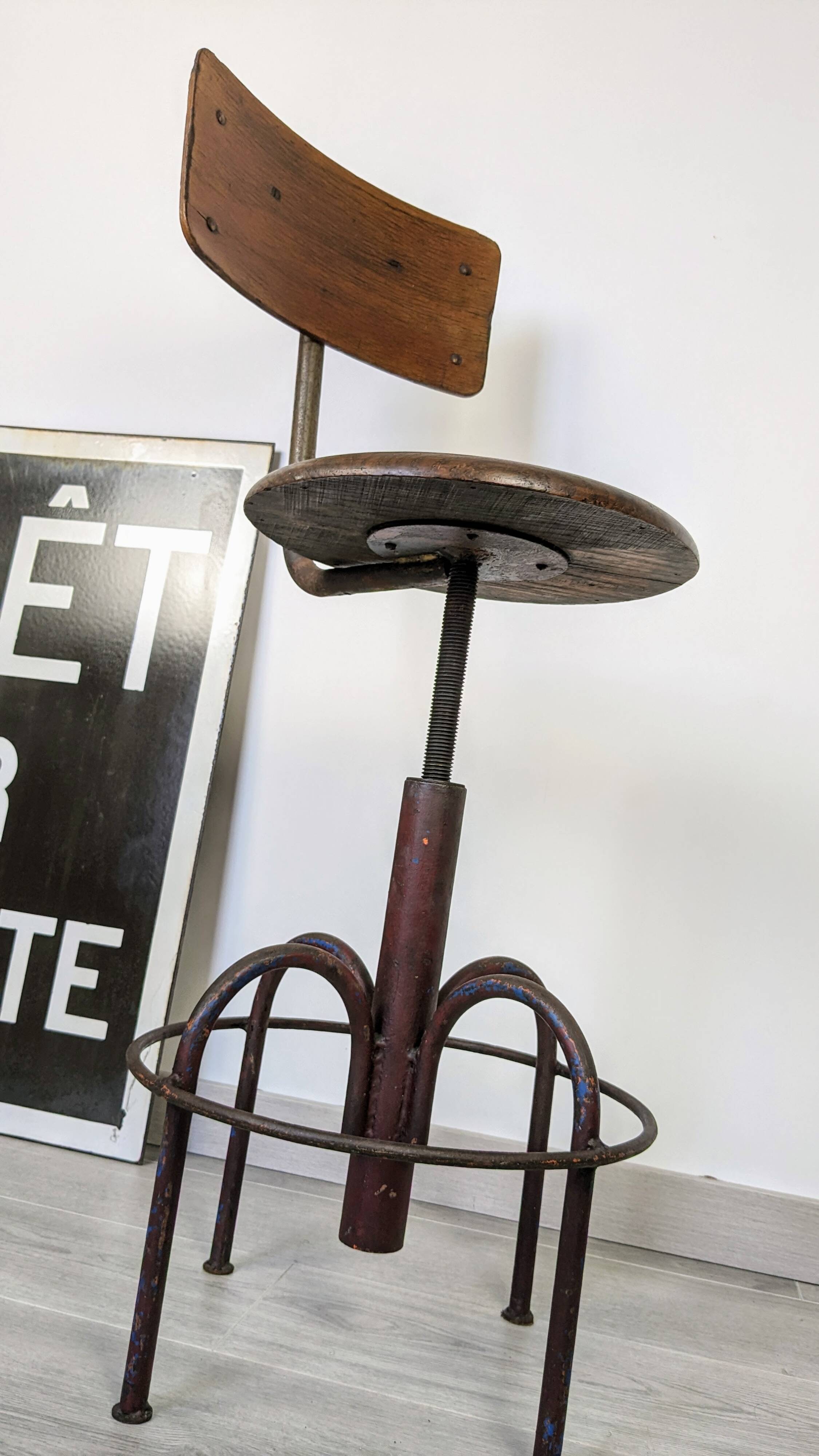 Chaise industrielle réglable ancienne avec dossier, pièce de caractère