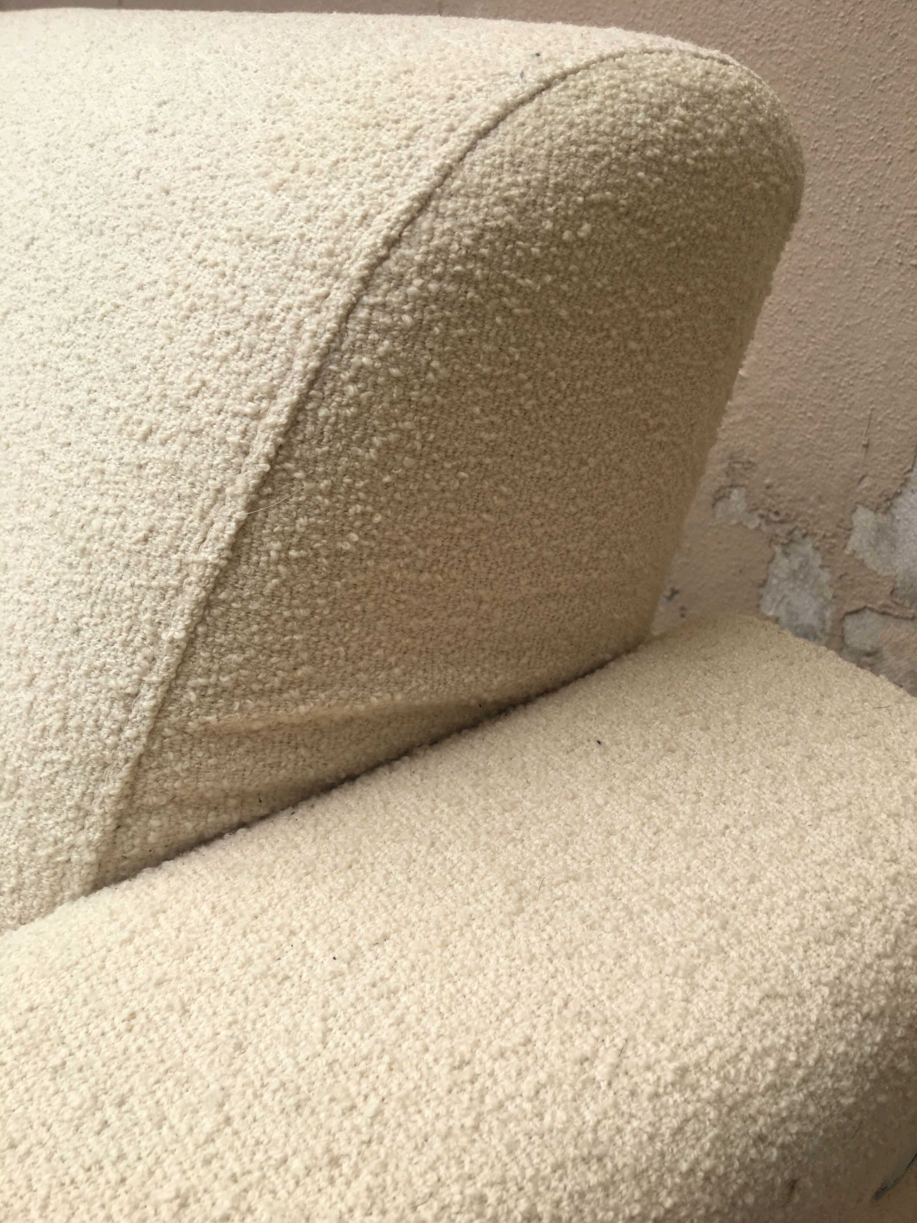 Artifort Series 691 chairs in white wool