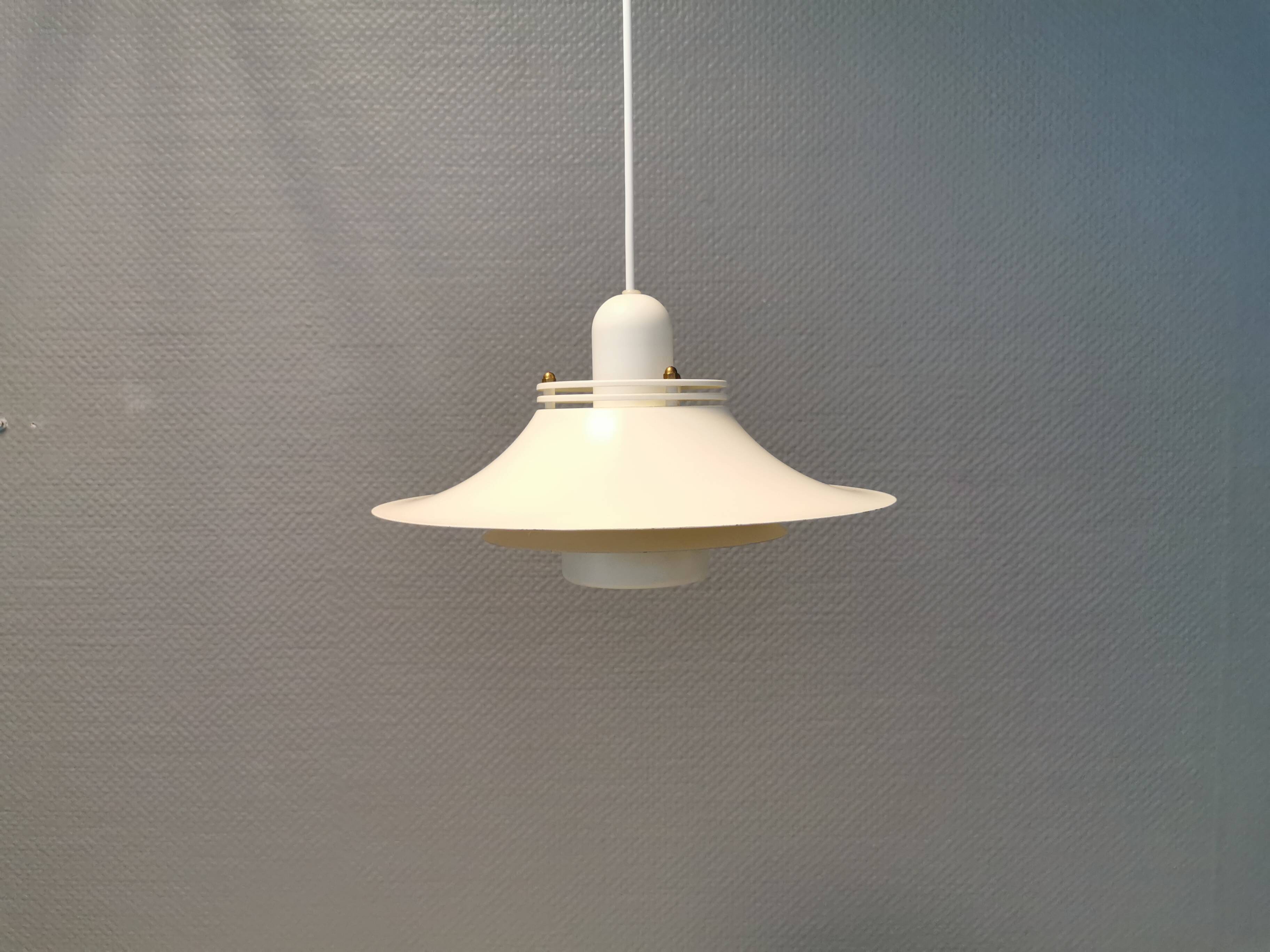 Nice medium-sized hanging lamp from Danish Form-Light 1980s.