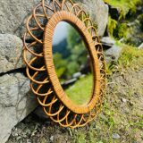 Vintage oval rattan mirror from the 60s/70s.