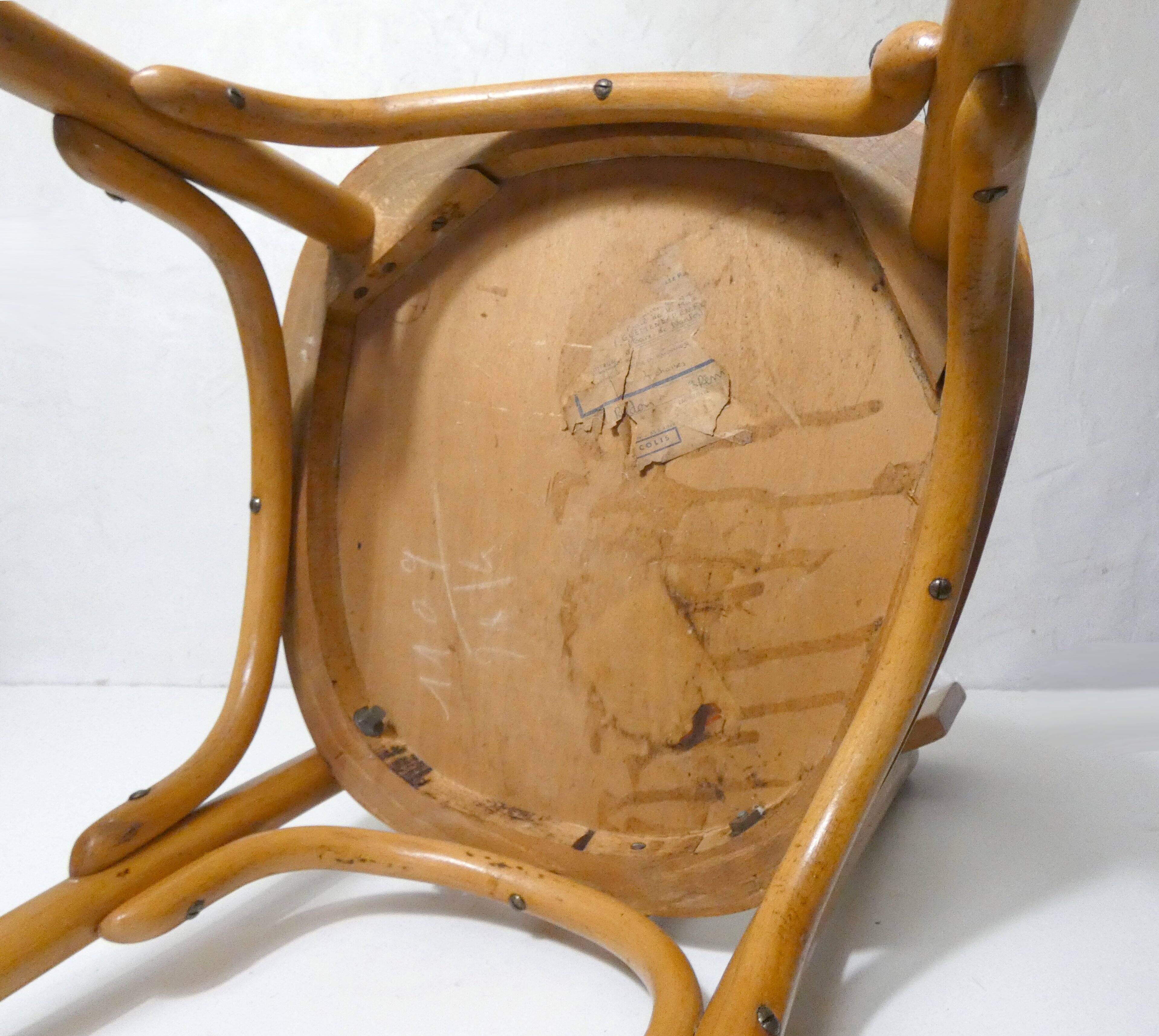 Ancienne chaise bistrot Baumann en bois courbé
