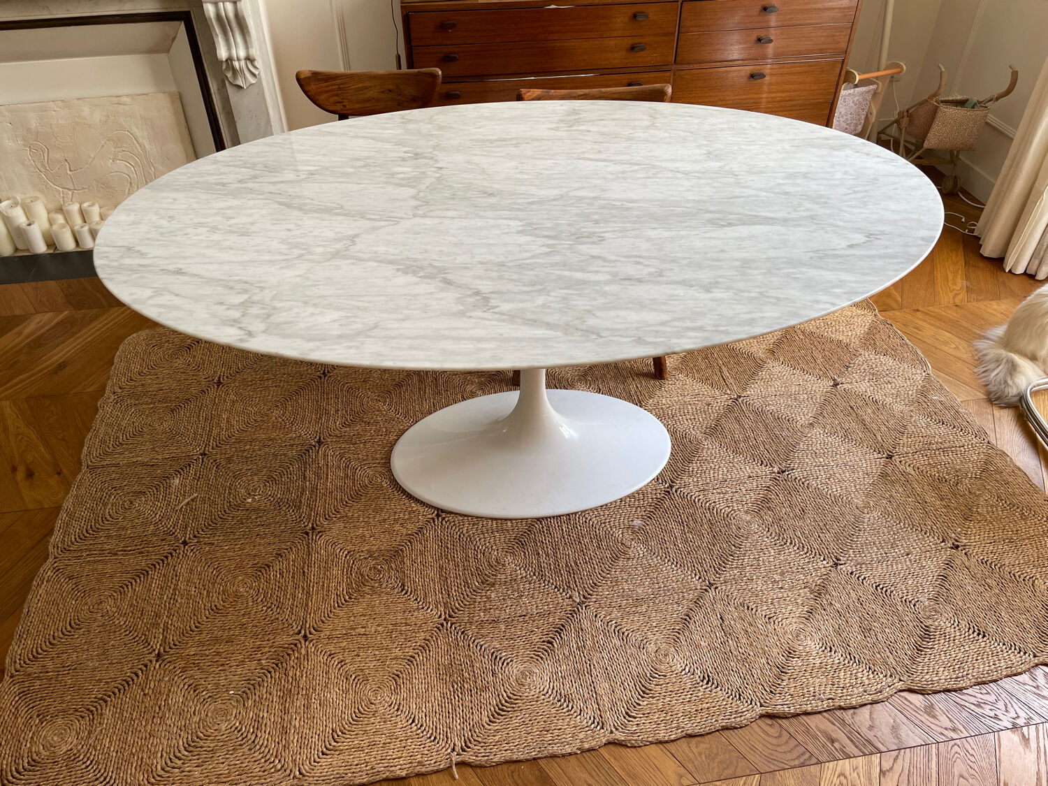 Tulip dining table