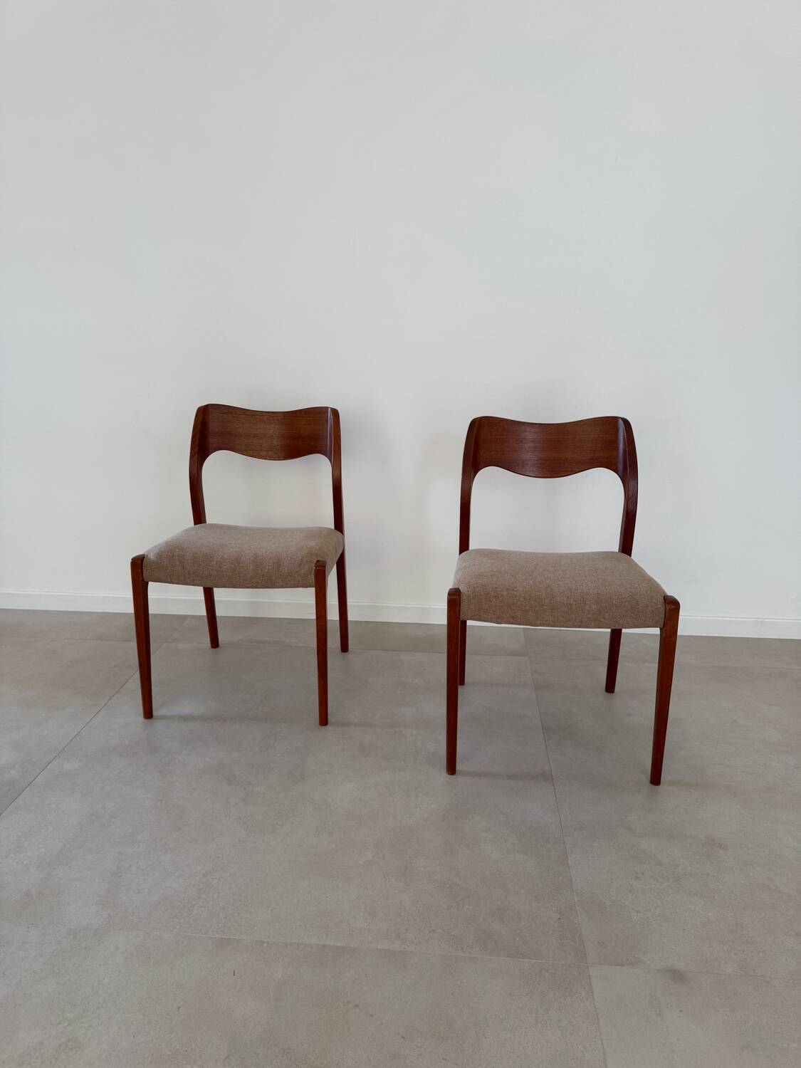 Paire de chaises Niels Otto Moller 71 scandinave