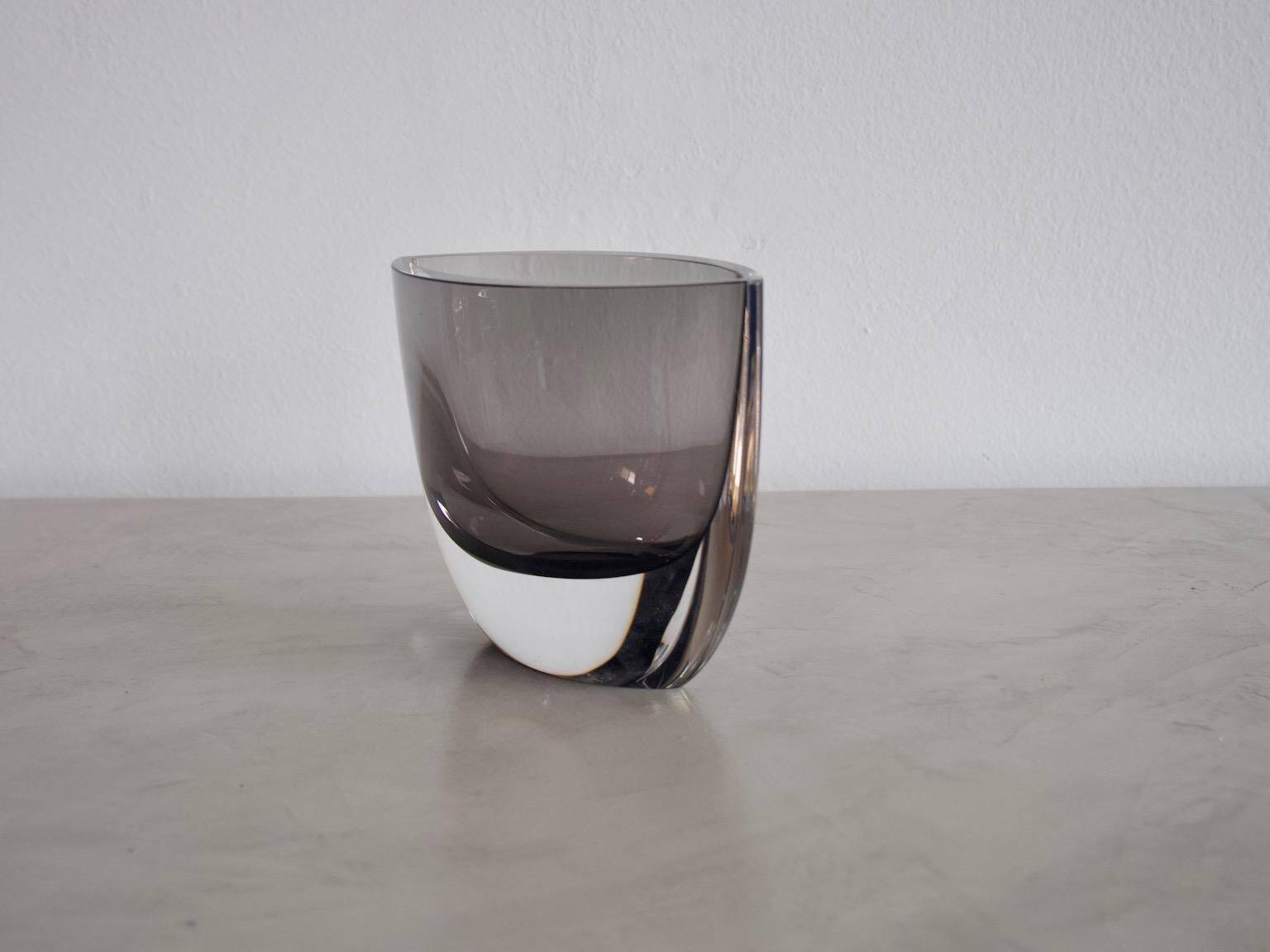 Vase en verre fumé de Christian von Sydow pour Kosta Boda