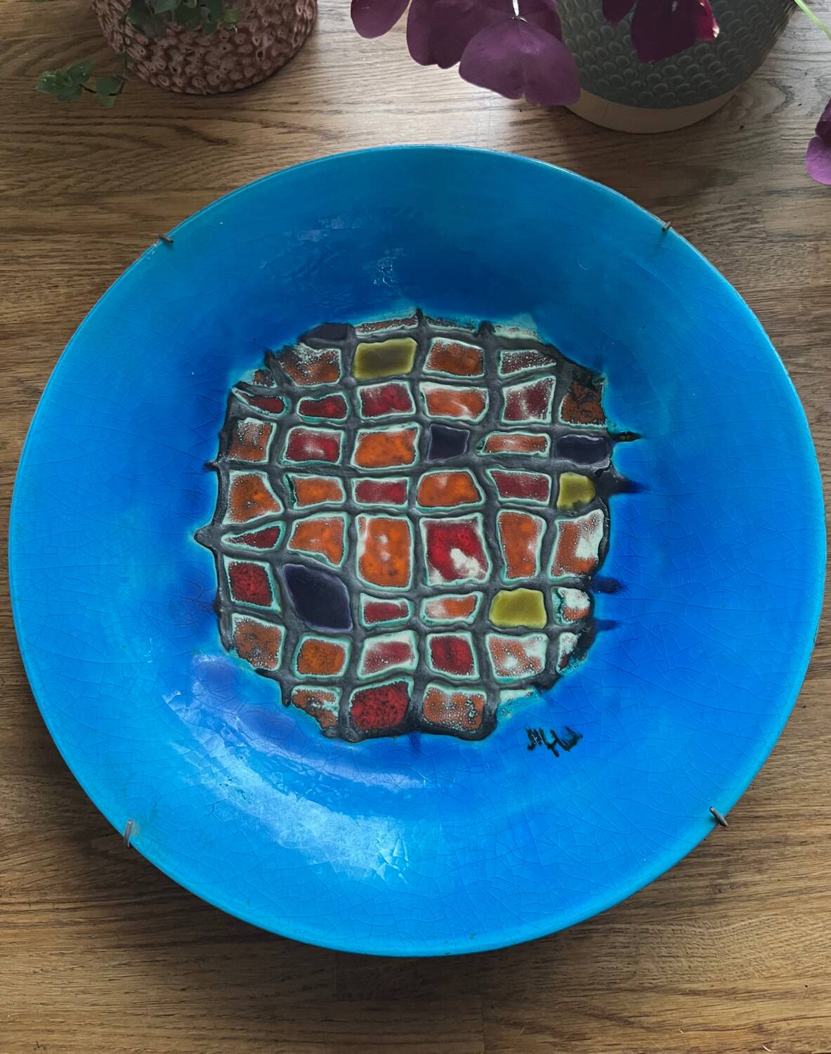 Glazed ceramic plate