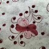 Coupe en faïence italienne décor floral bordeaux