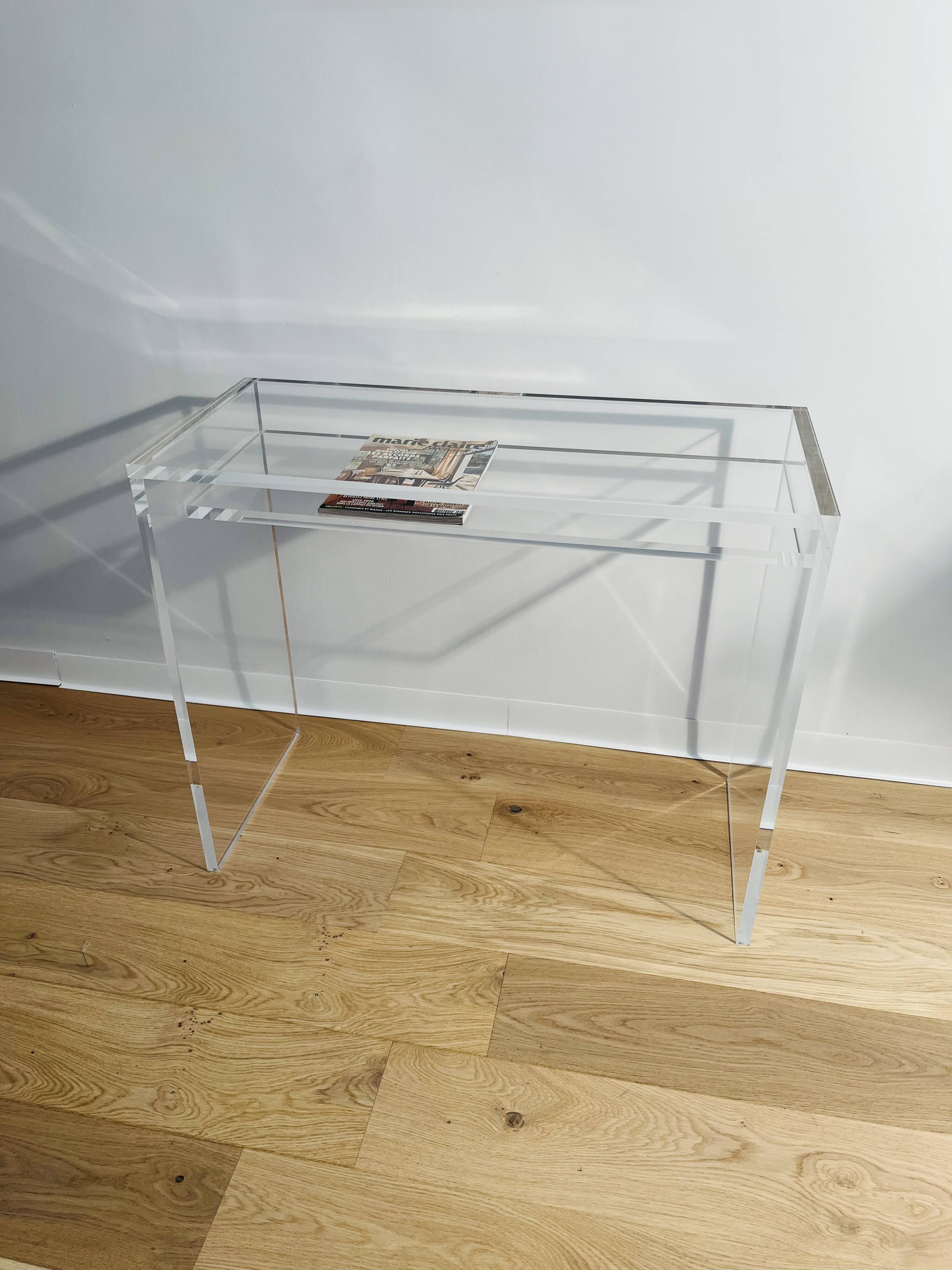 Desk or console in plexiglass
