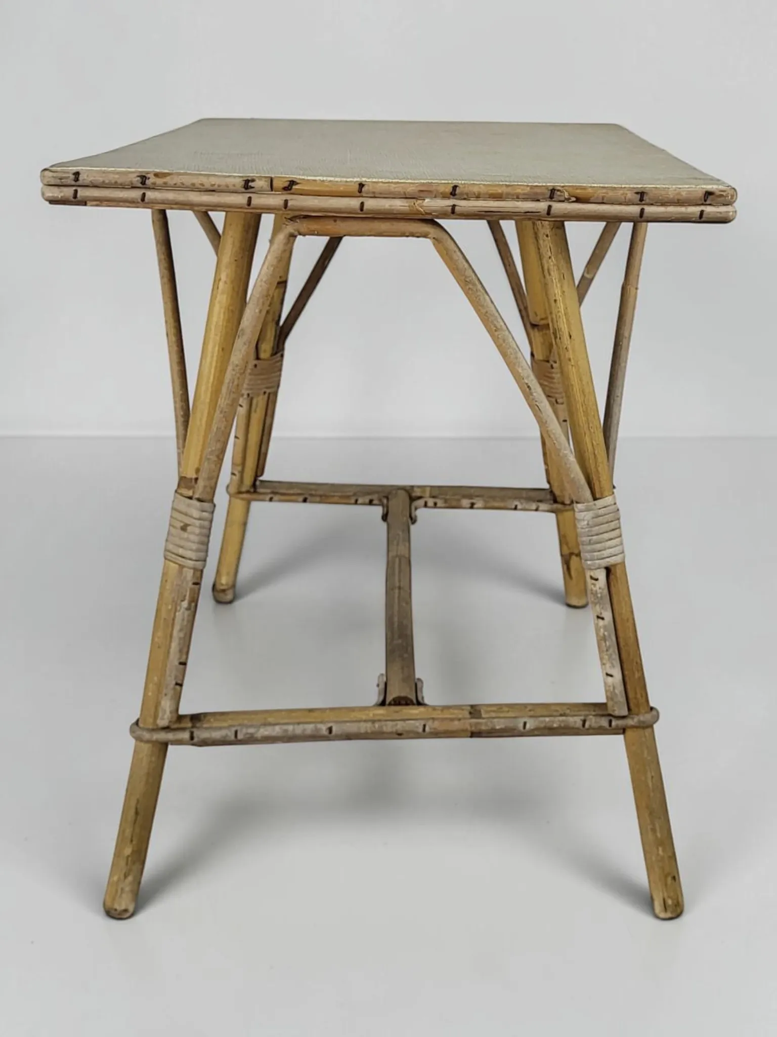 Table d’appoint / table basse en rotin et bambou, 1960's