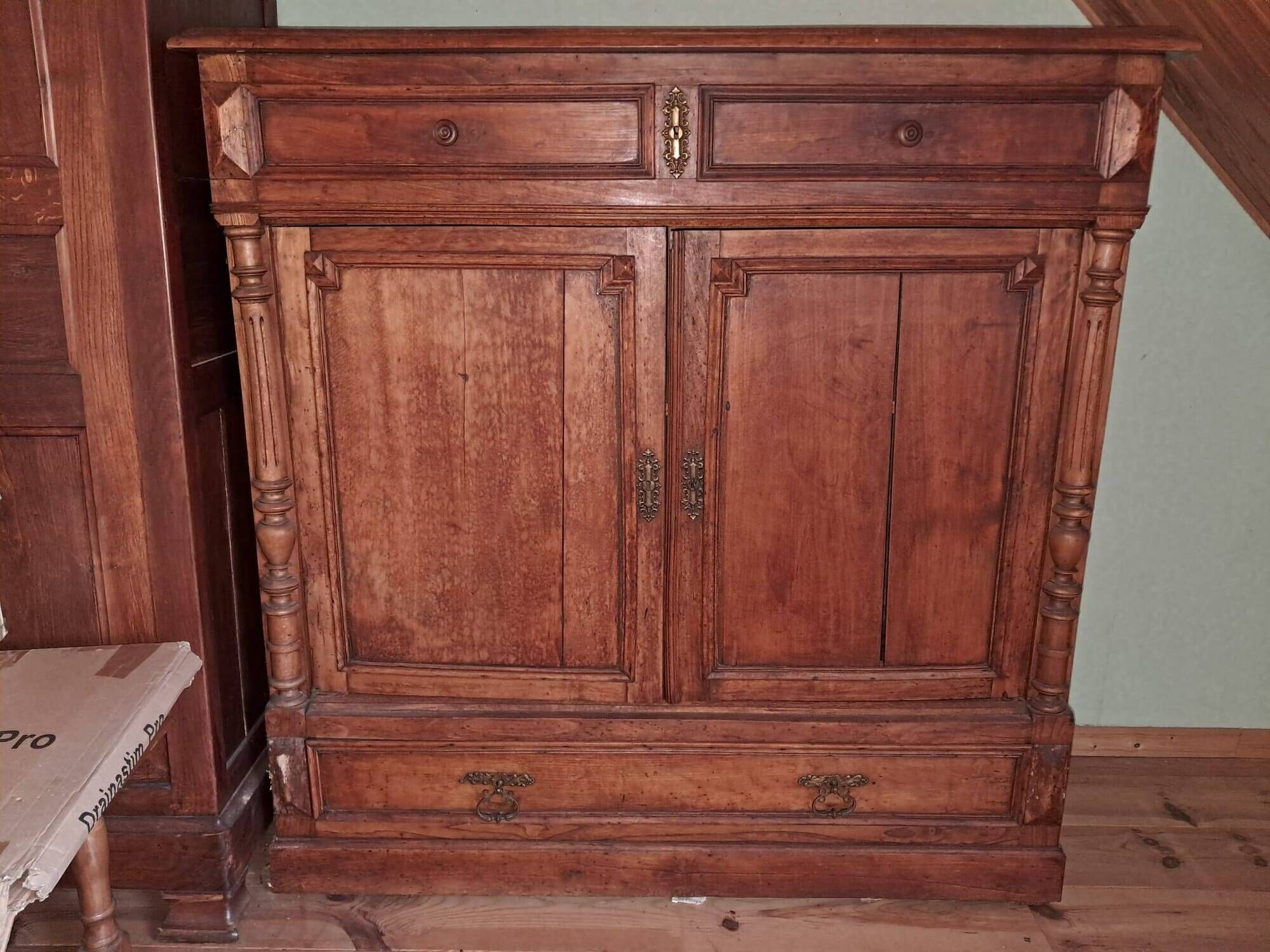Rustic furniture for holiday homes and country houses.
