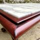 Table basse en marbre blanc et bois acajou