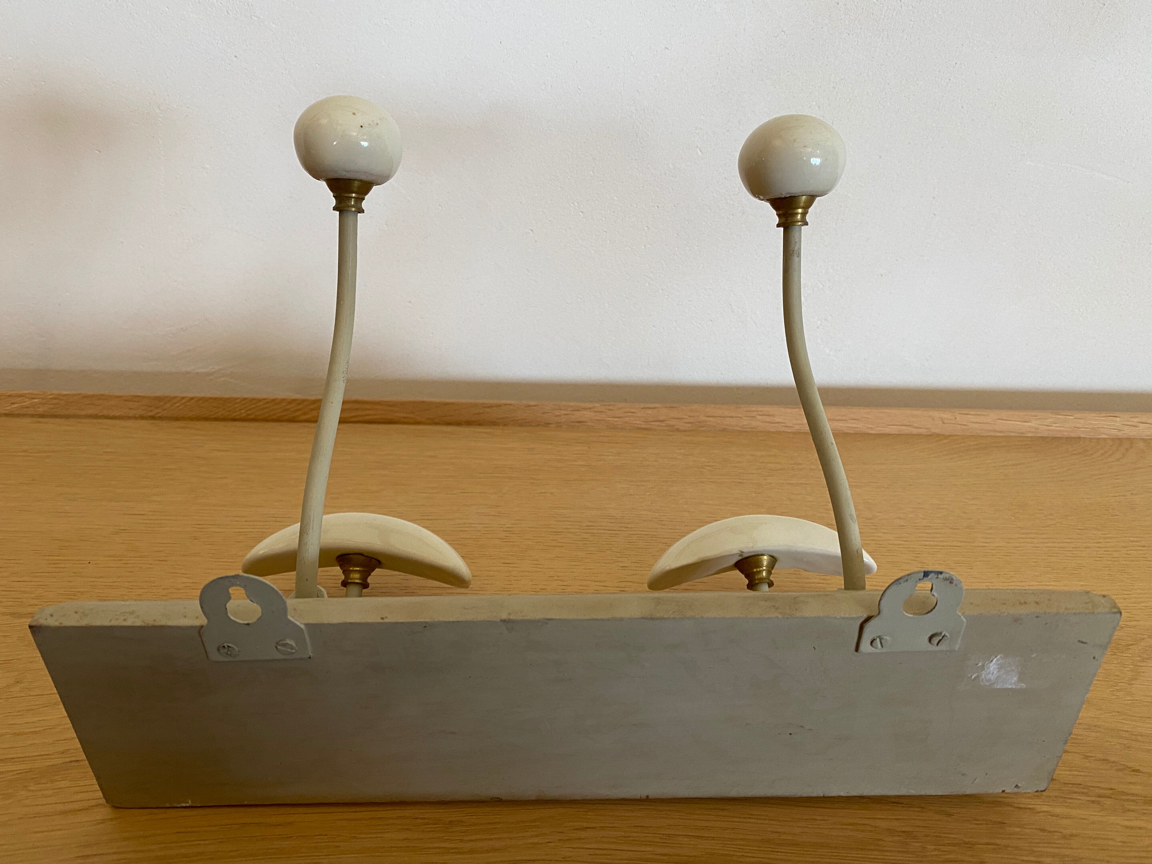 Wall-mounted coat rack with ceramic