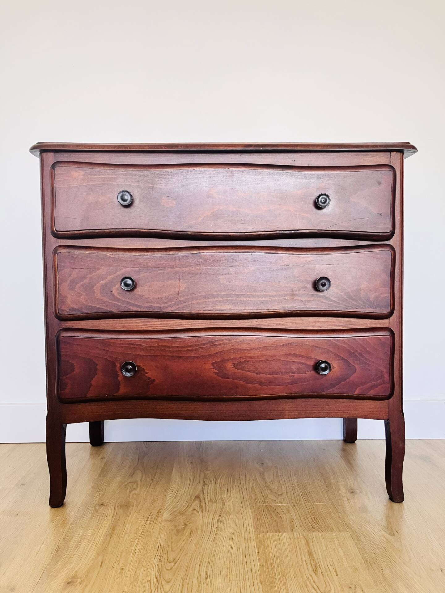Solid wood chest of drawers