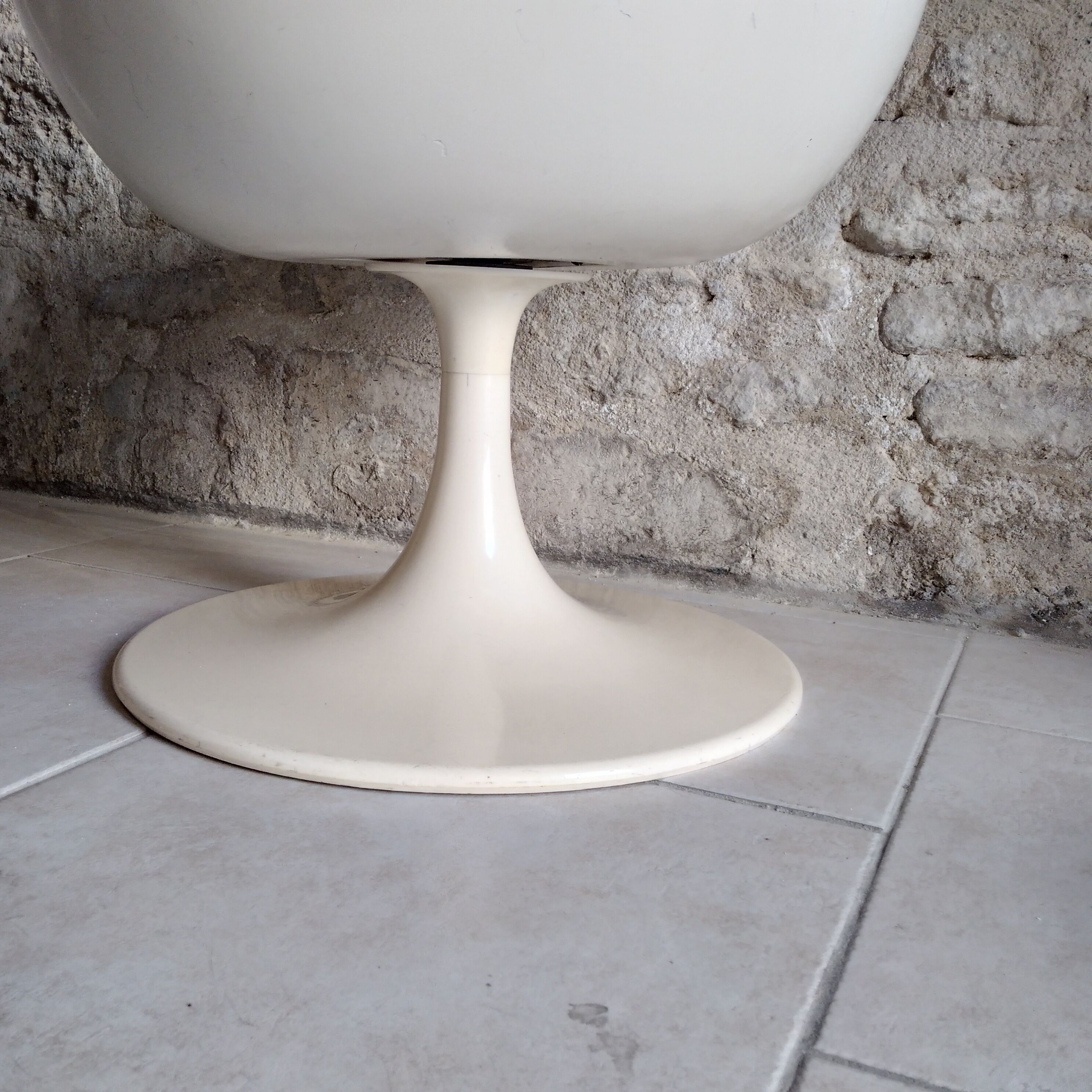 Fiberglass planter tulip foot, 1970