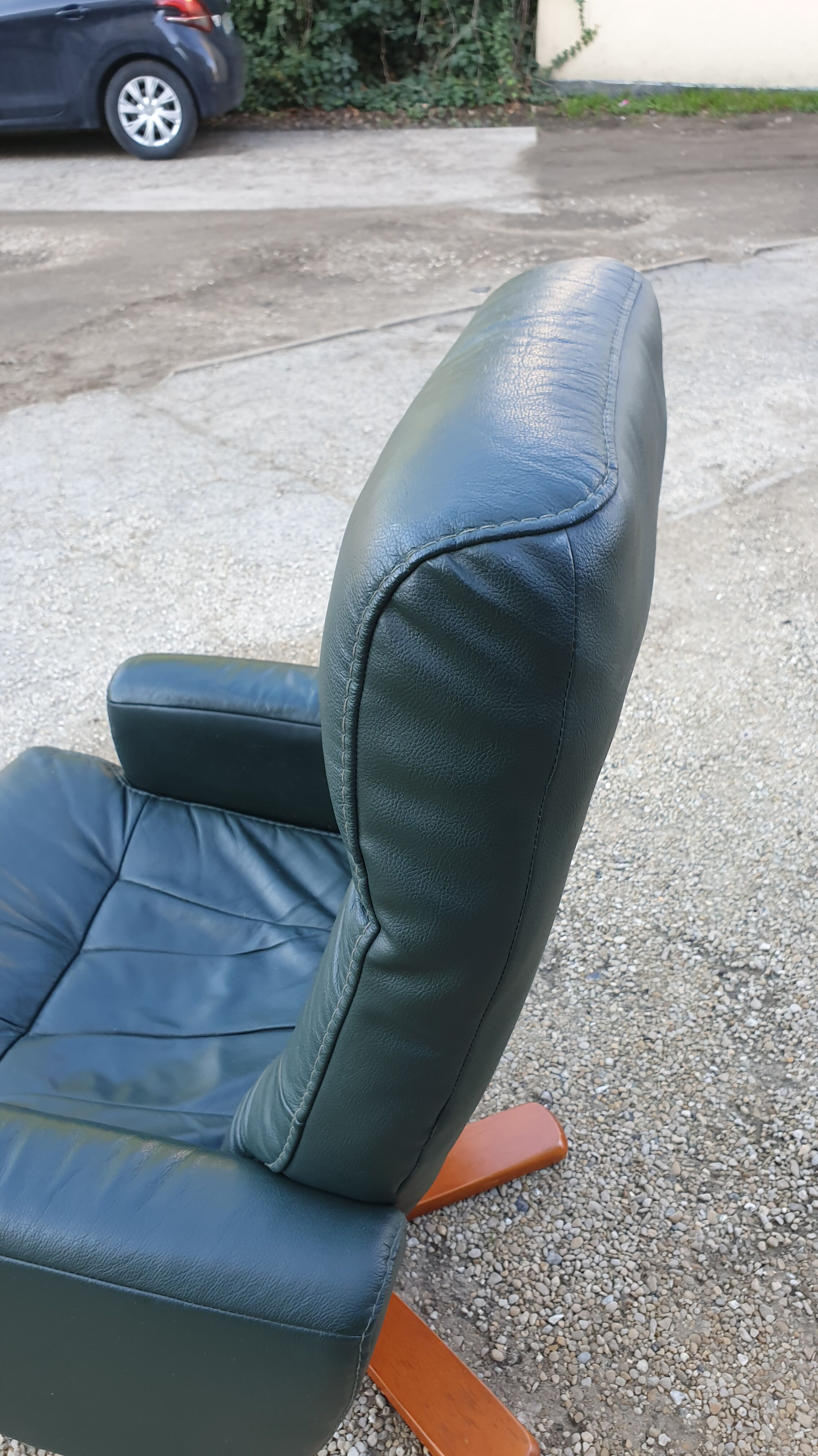 Reclining relaxing chair