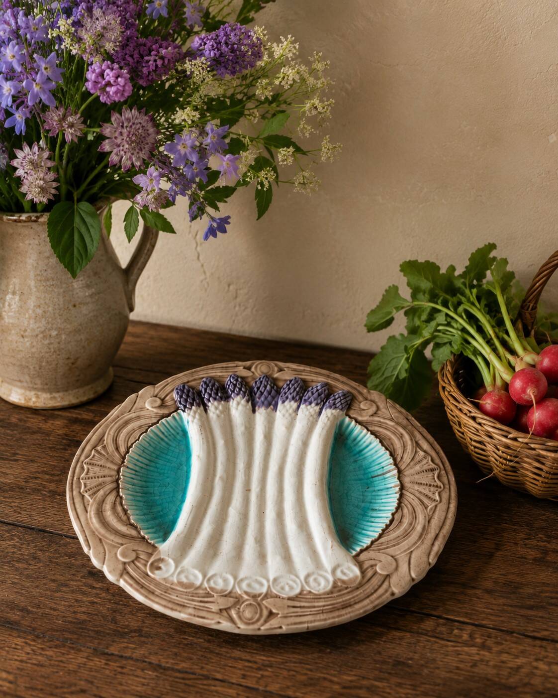 Asparagus plate in earthenware – acanthus and shells – around 1900