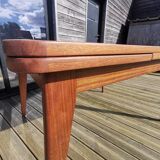 Rectangular extendable table