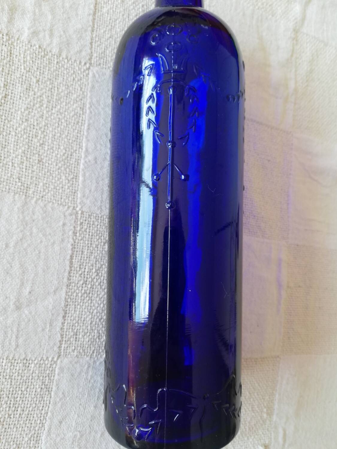 Vintage cobalt blue bottle 80's floral decoration garlands in relief