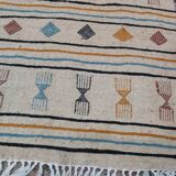 Tapis beige à motifs berbères multicolores